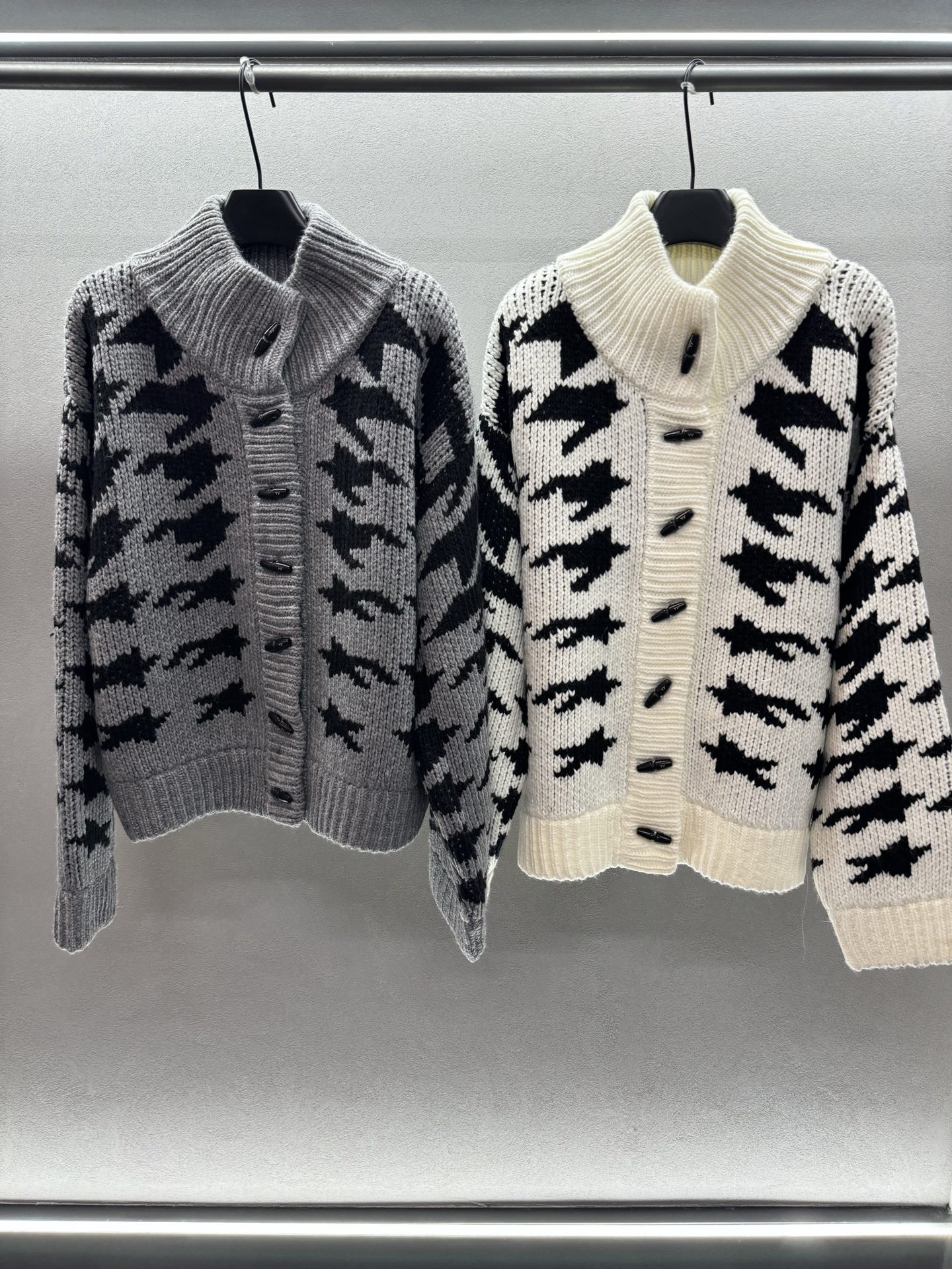 ￼ ❄️2025 Autumn and Winter❄️！OPEN Y*Y，阔版针织毛衣，简约阔版穿搭，