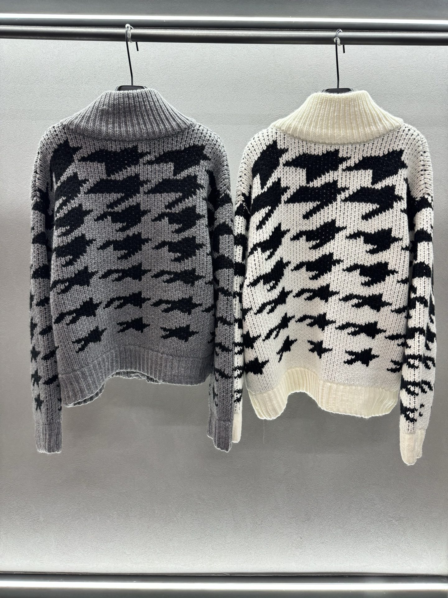 ￼ ❄️2025 Autumn and Winter❄️！OPEN Y*Y，阔版针织毛衣，简约阔版穿搭，