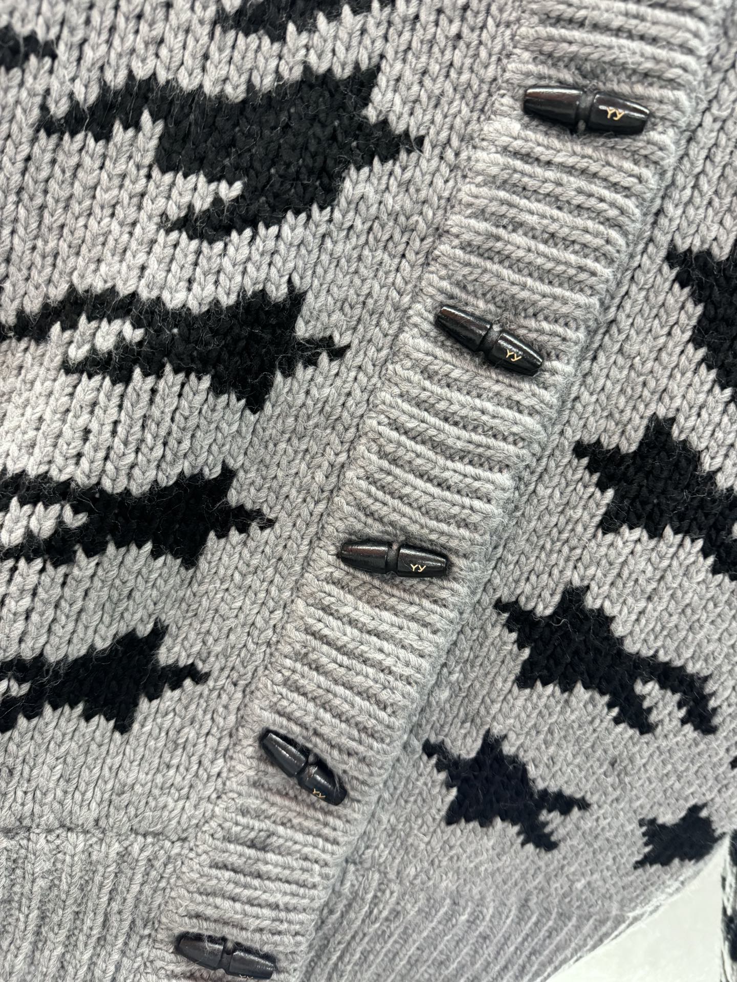 ￼ ❄️2025 Autumn and Winter❄️！OPEN Y*Y，阔版针织毛衣，简约阔版穿搭，