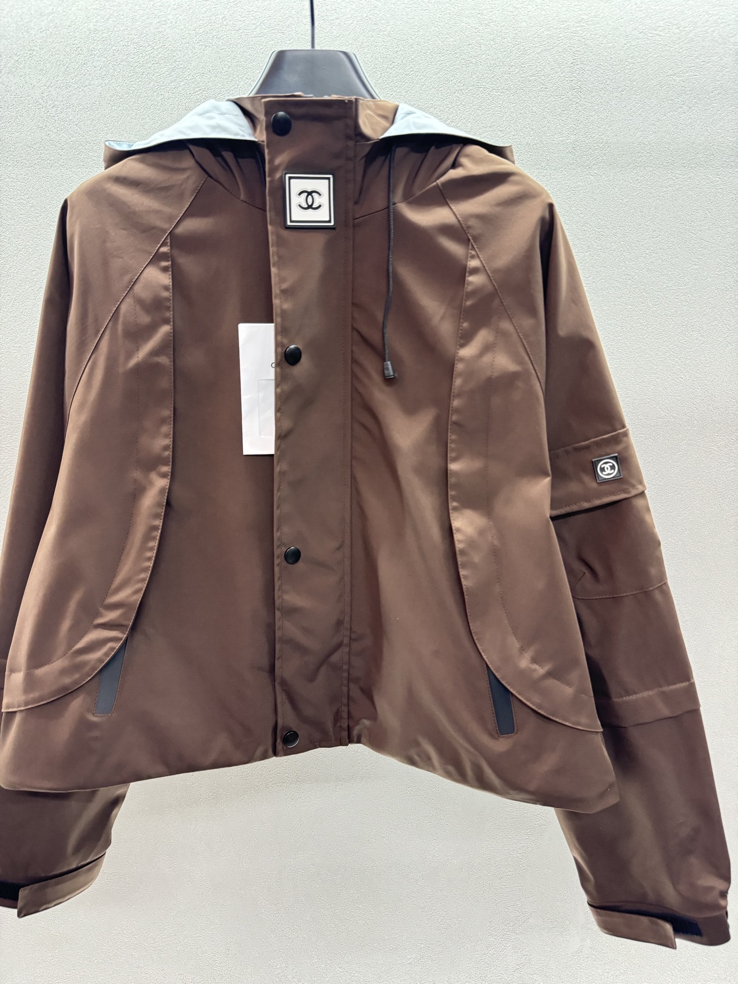 ￼ ❄️2025 Autumn and Winter❄️！小香中古冲锋衣夹克外套，面料抗风保暖，防水拉链