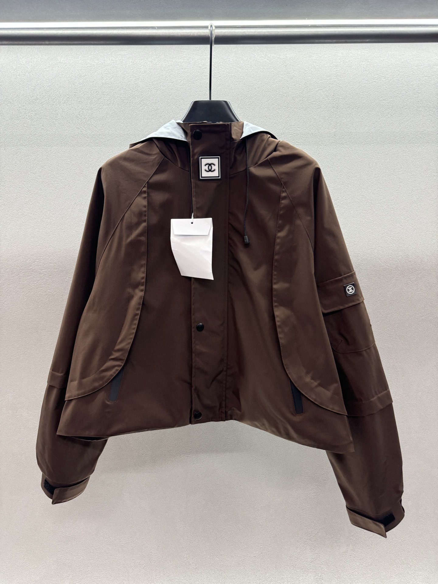 ￼ ❄️2025 Autumn and Winter❄️！小香中古冲锋衣夹克外套，面料抗风保暖，防水拉链