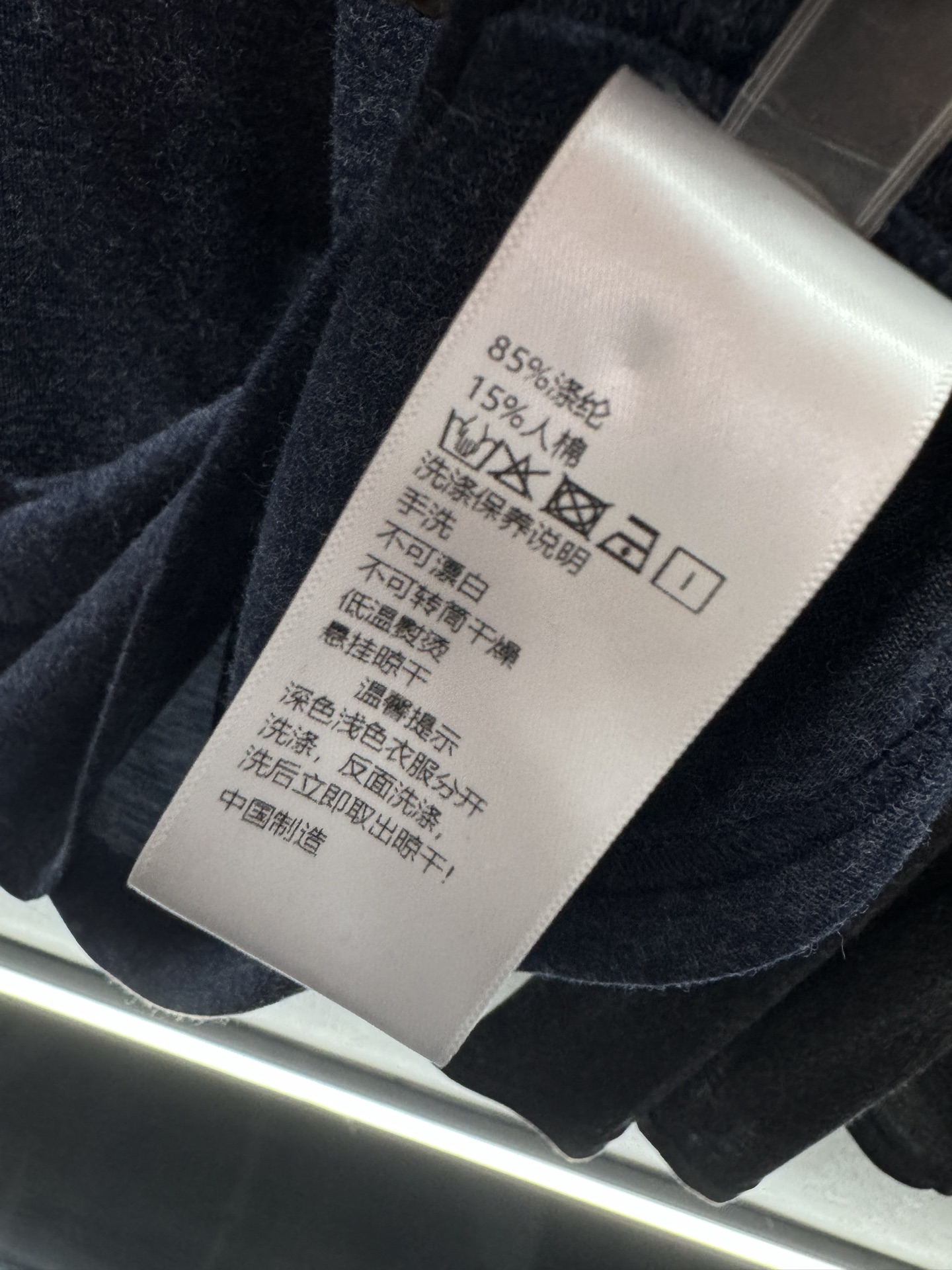 ￼ ❄️2025 Autumn and Winter❄️！克罗*心，马蹄米字旗长袖T恤，慵懒松弛感满满，