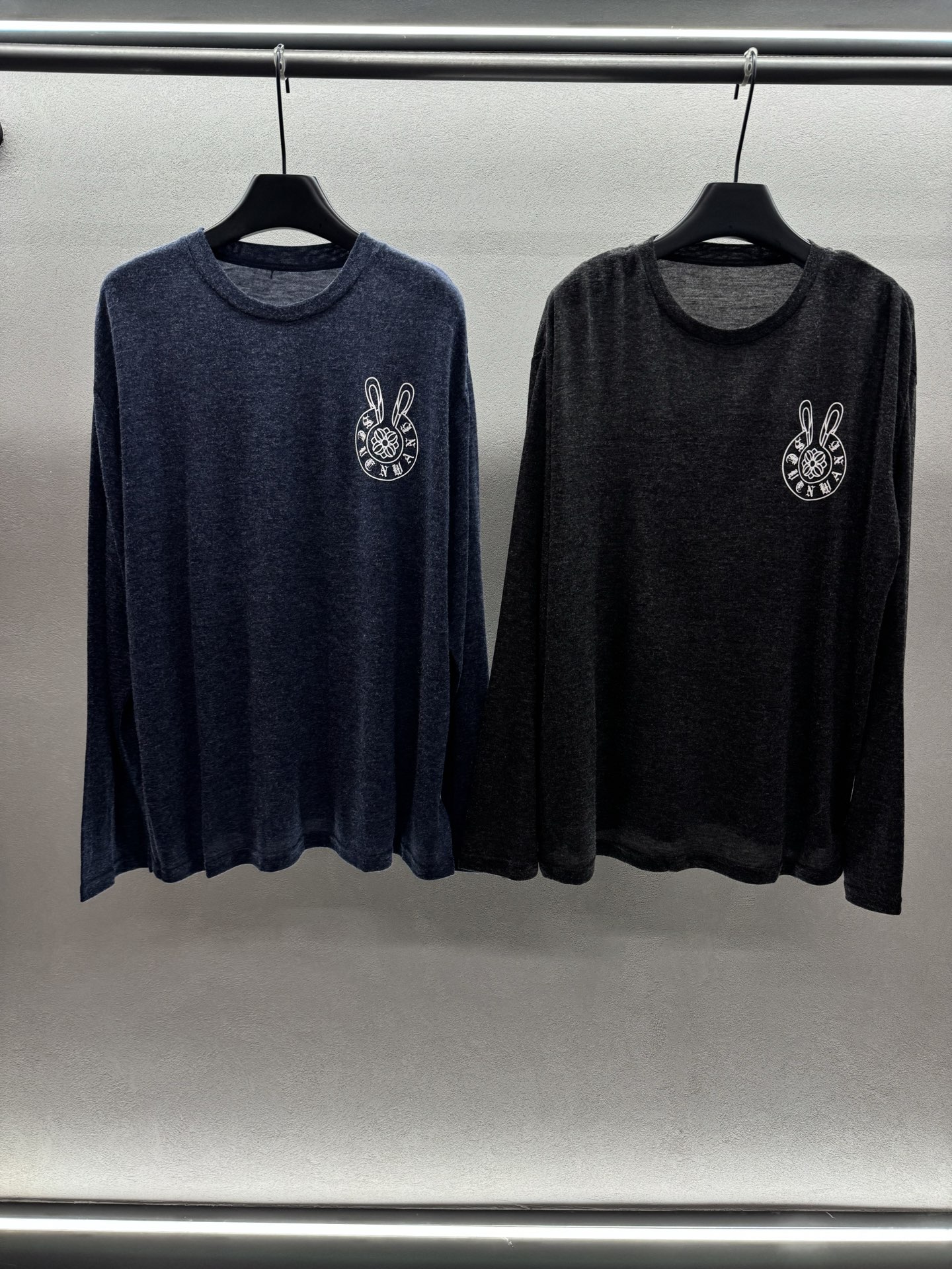 ￼ ❄️2025 Autumn and Winter❄️！克罗*心，马蹄米字旗长袖T恤，慵懒松弛感满满，