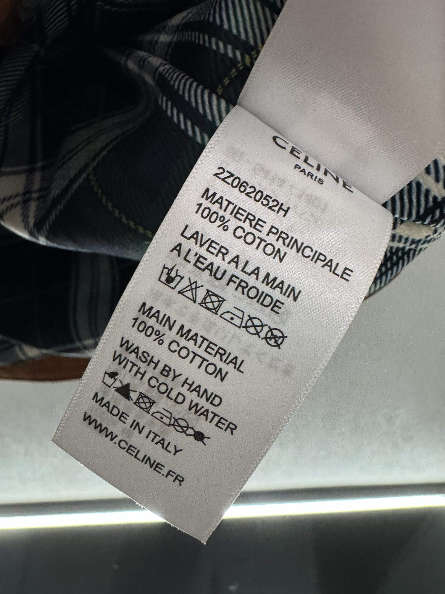 ￼ ❄️2025 Autumn and Winter❄️！Celin*，撞色棉服麂皮外套，挺括质感，拉链