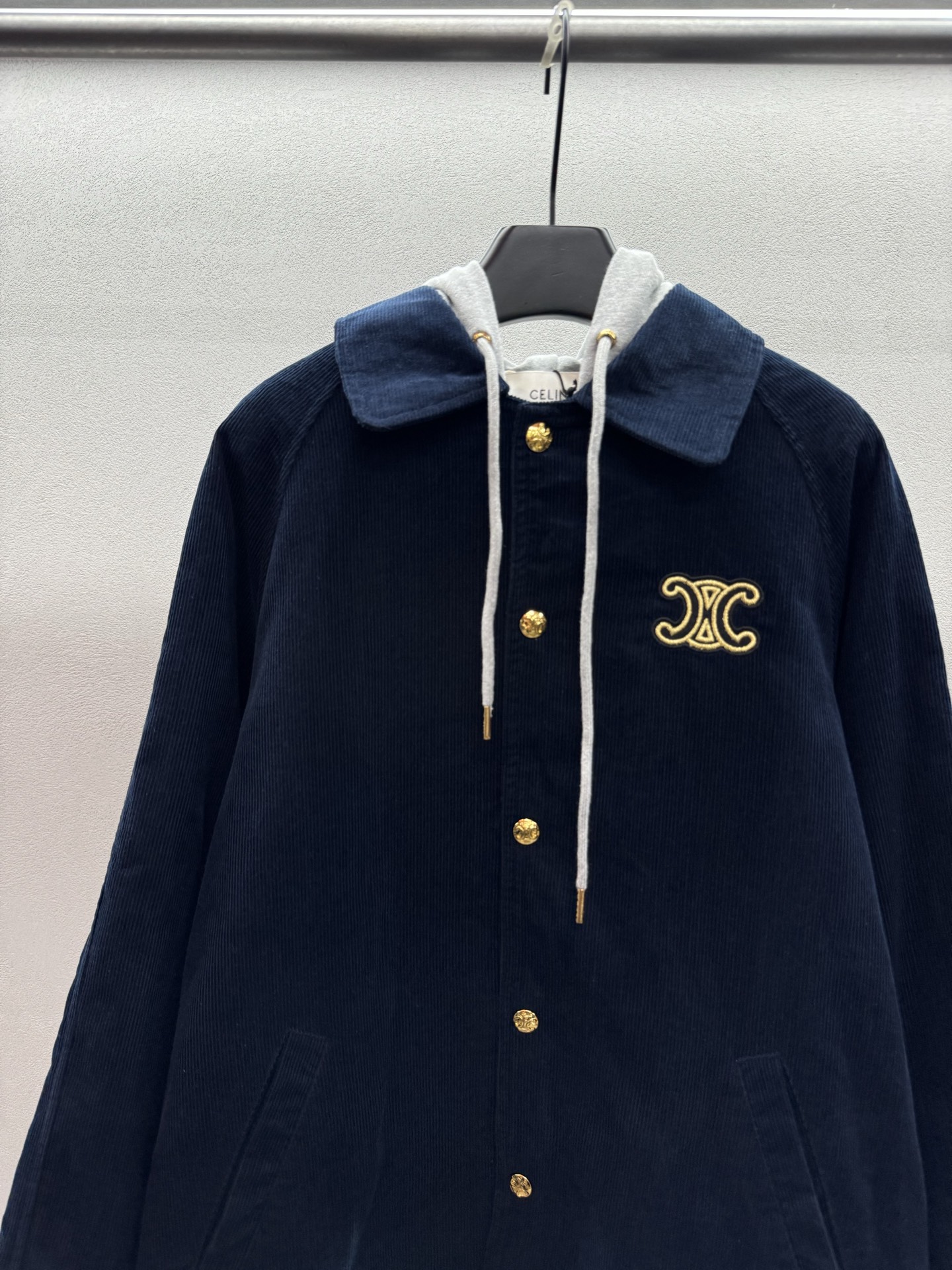 ￼ ❄️2025 Autumn and Winter❄️ ！Celin*，刺绣凯旋门徽标连帽棉服，实穿又