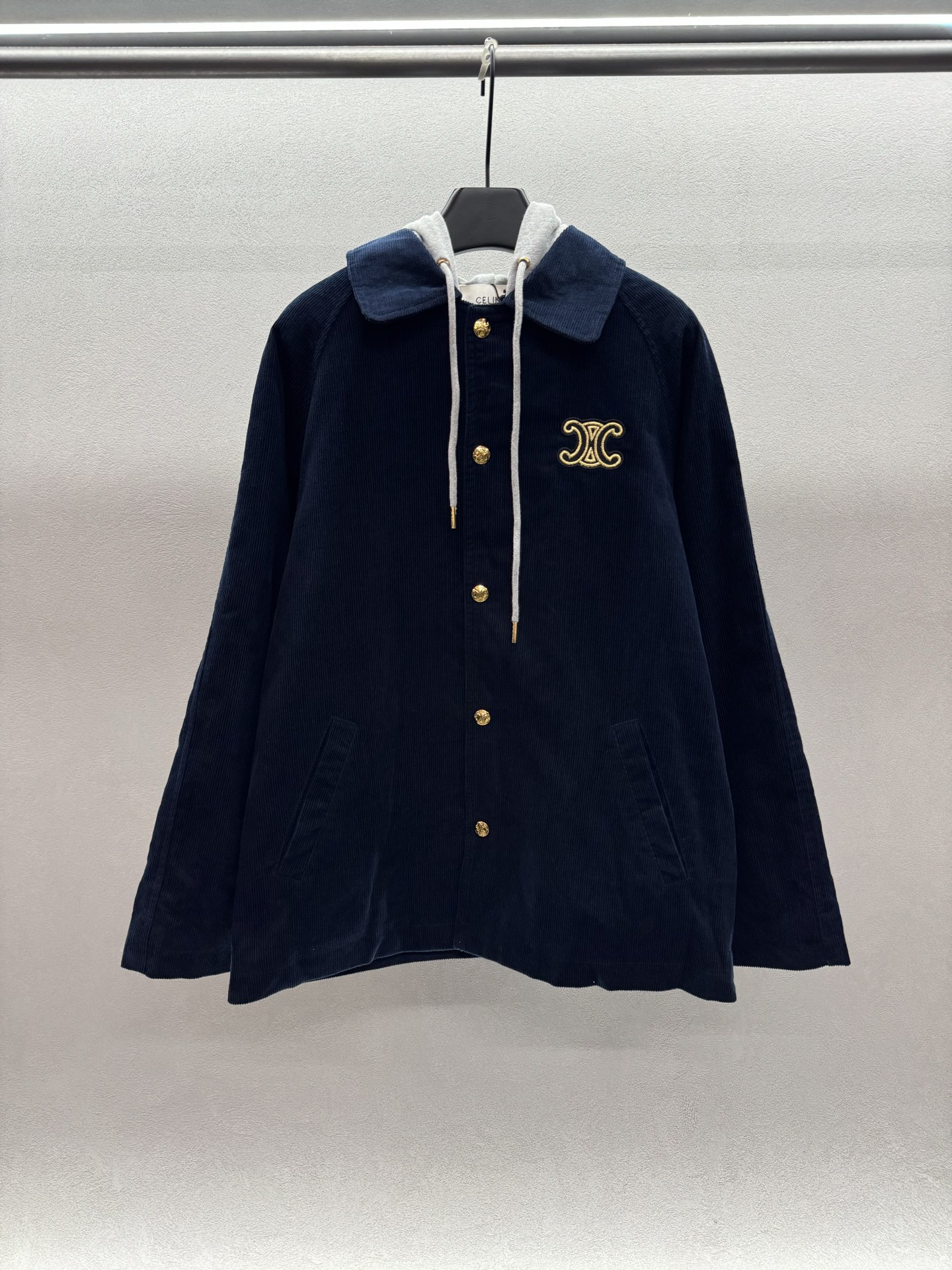 ￼ ❄️2025 Autumn and Winter❄️ ！Celin*，刺绣凯旋门徽标连帽棉服，实穿又