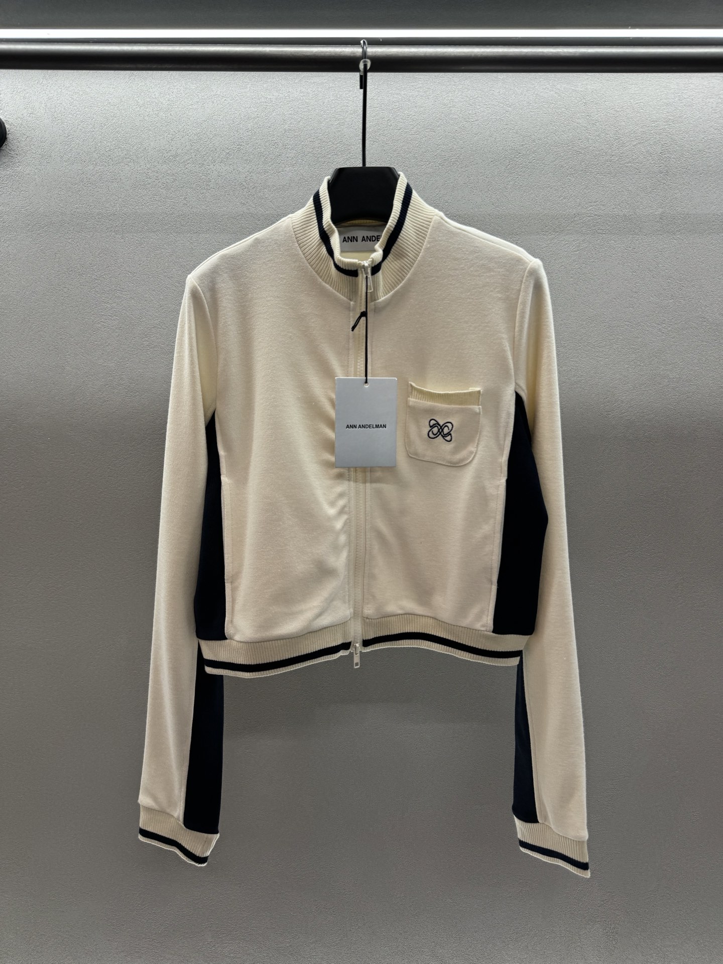 ￼ ❄️2025 Autumn and Winter❄️/套！Ann*撞色拼接休闲套装，立领拉链休闲外套