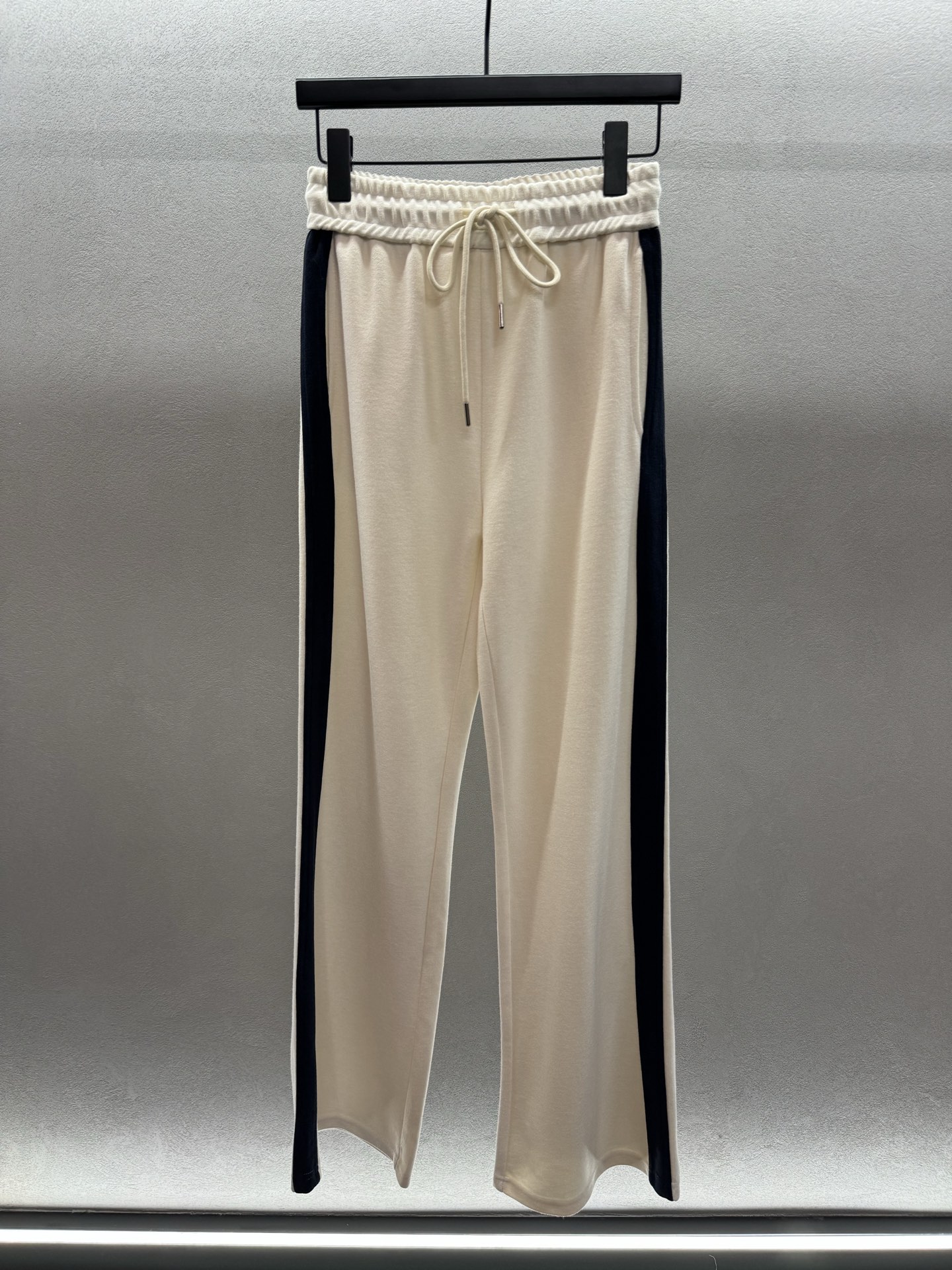 ￼ ❄️2025 Autumn and Winter❄️/套！Ann*撞色拼接休闲套装，立领拉链休闲外套