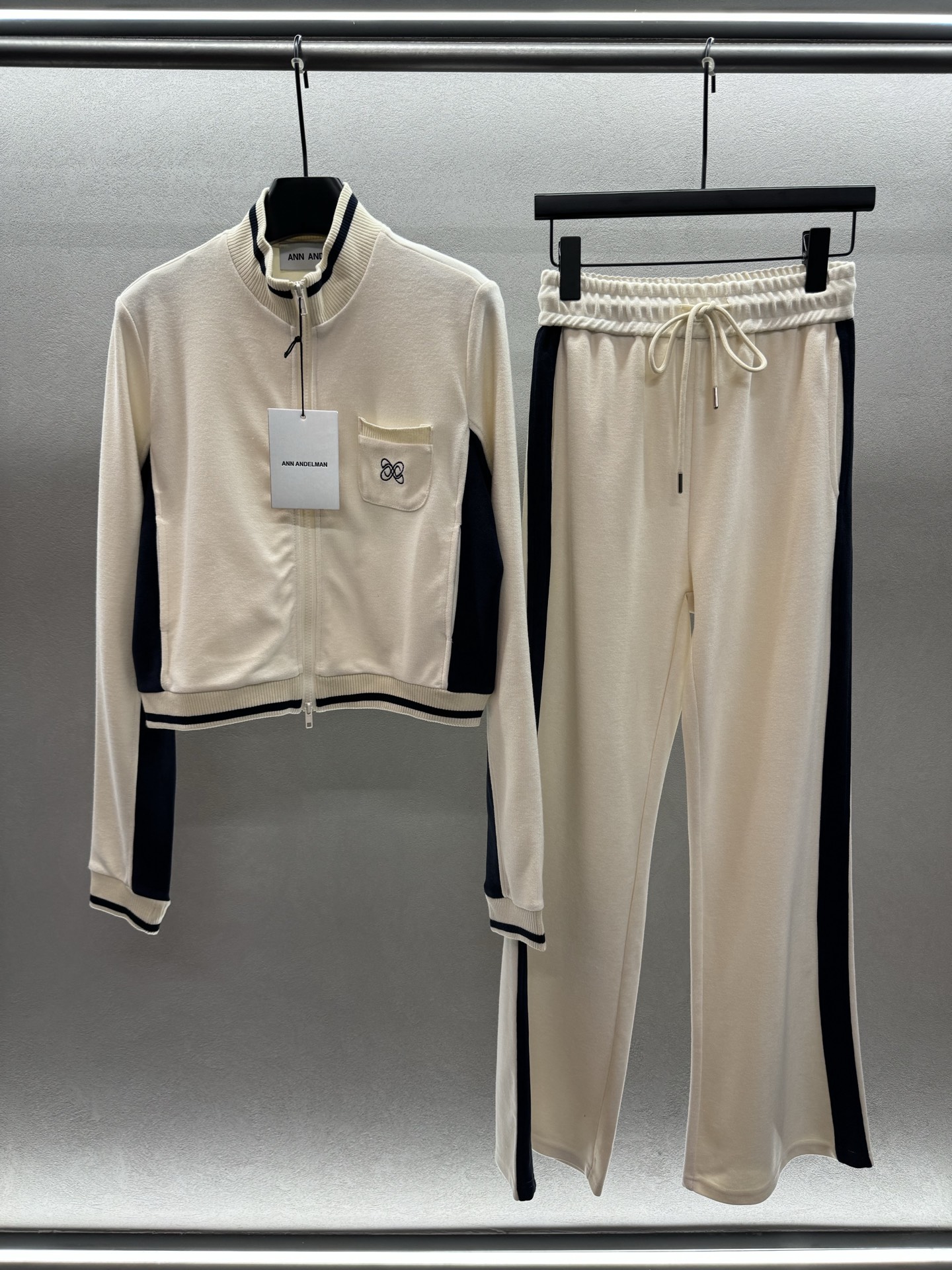 ￼ ❄️2025 Autumn and Winter❄️/套！Ann*撞色拼接休闲套装，立领拉链休闲外套