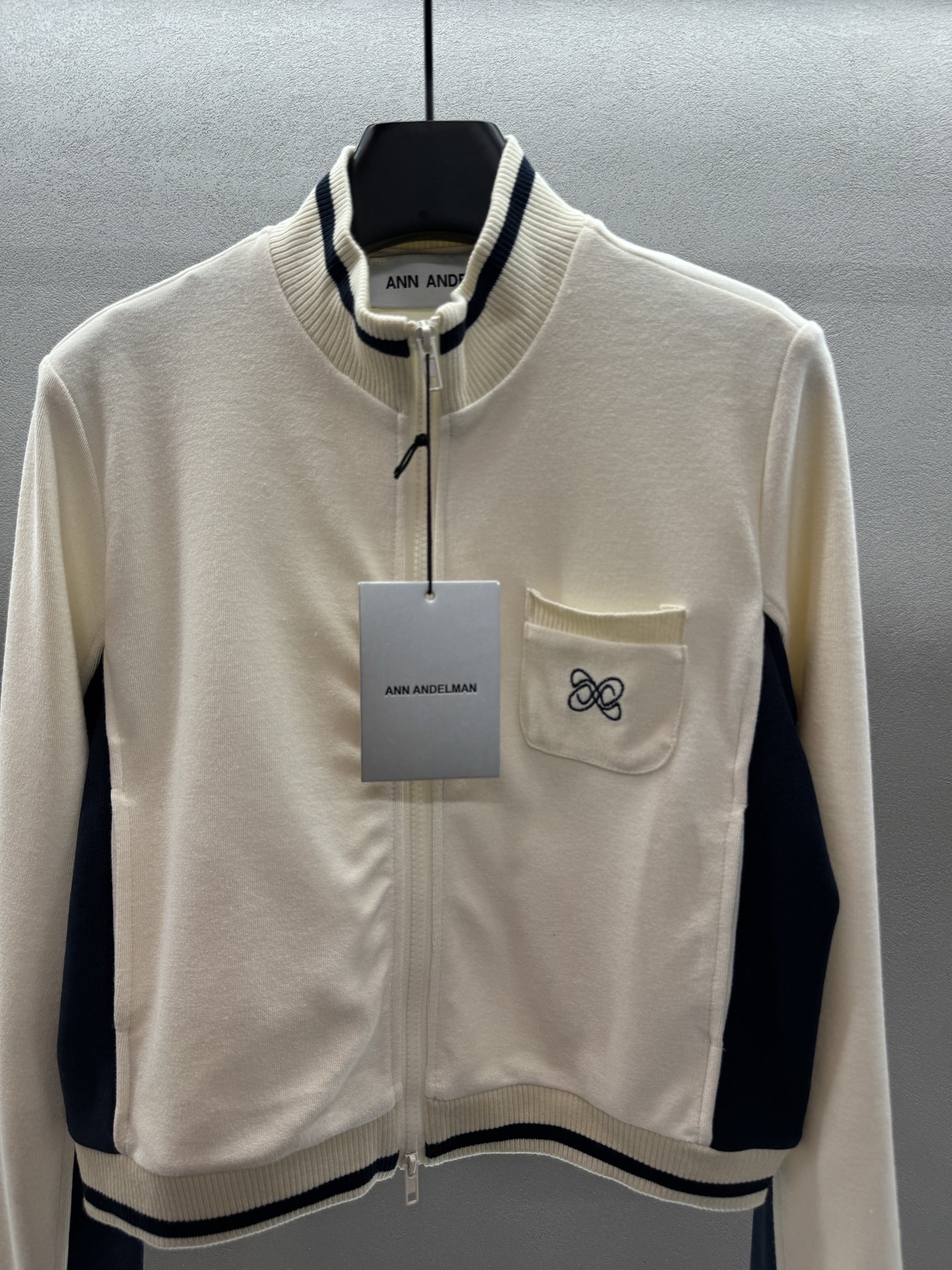 ￼ ❄️2025 Autumn and Winter❄️/套！Ann*撞色拼接休闲套装，立领拉链休闲外套