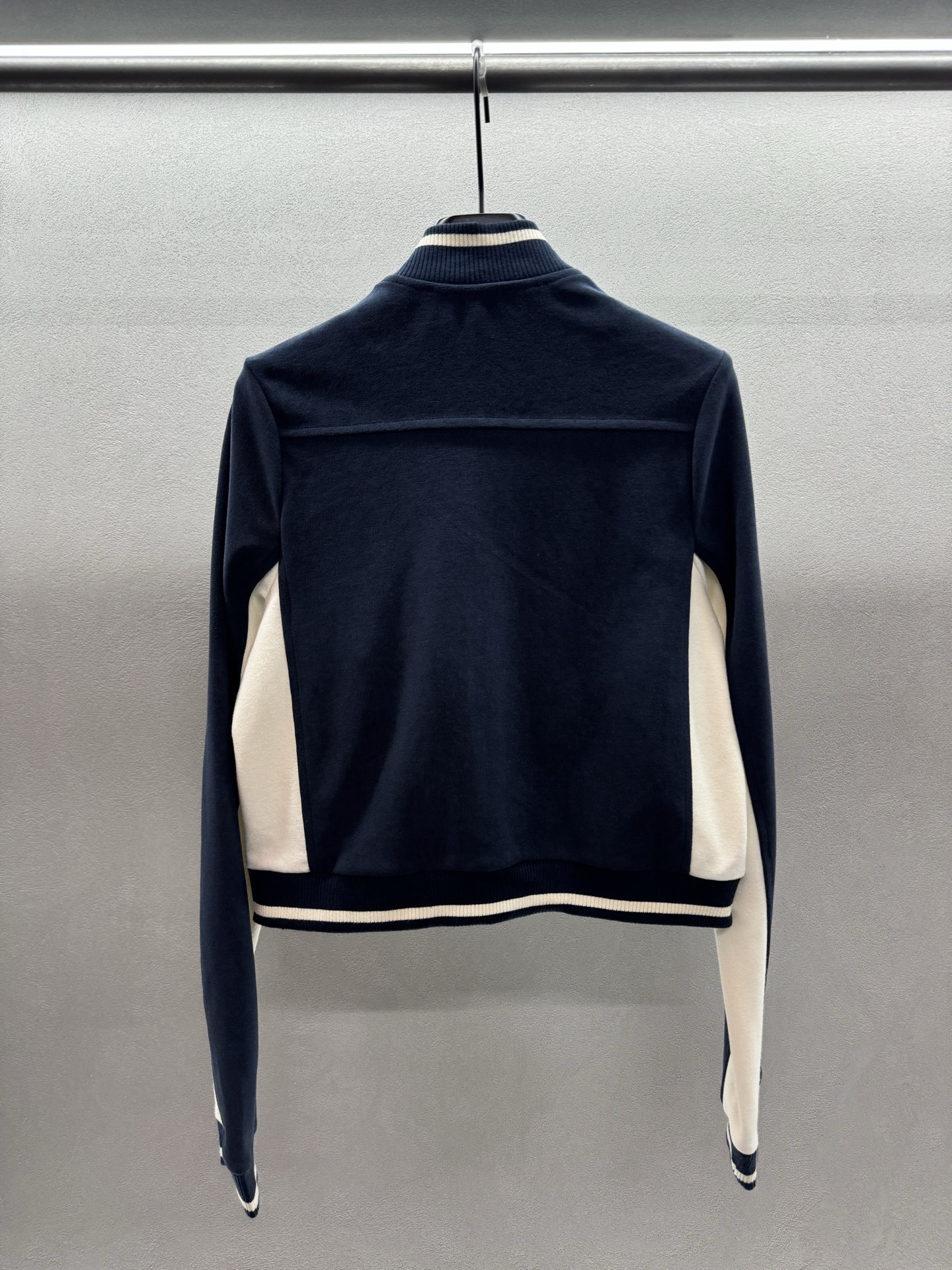 ￼ ❄️2025 Autumn and Winter❄️/套！Ann*撞色拼接休闲套装，立领拉链休闲外套