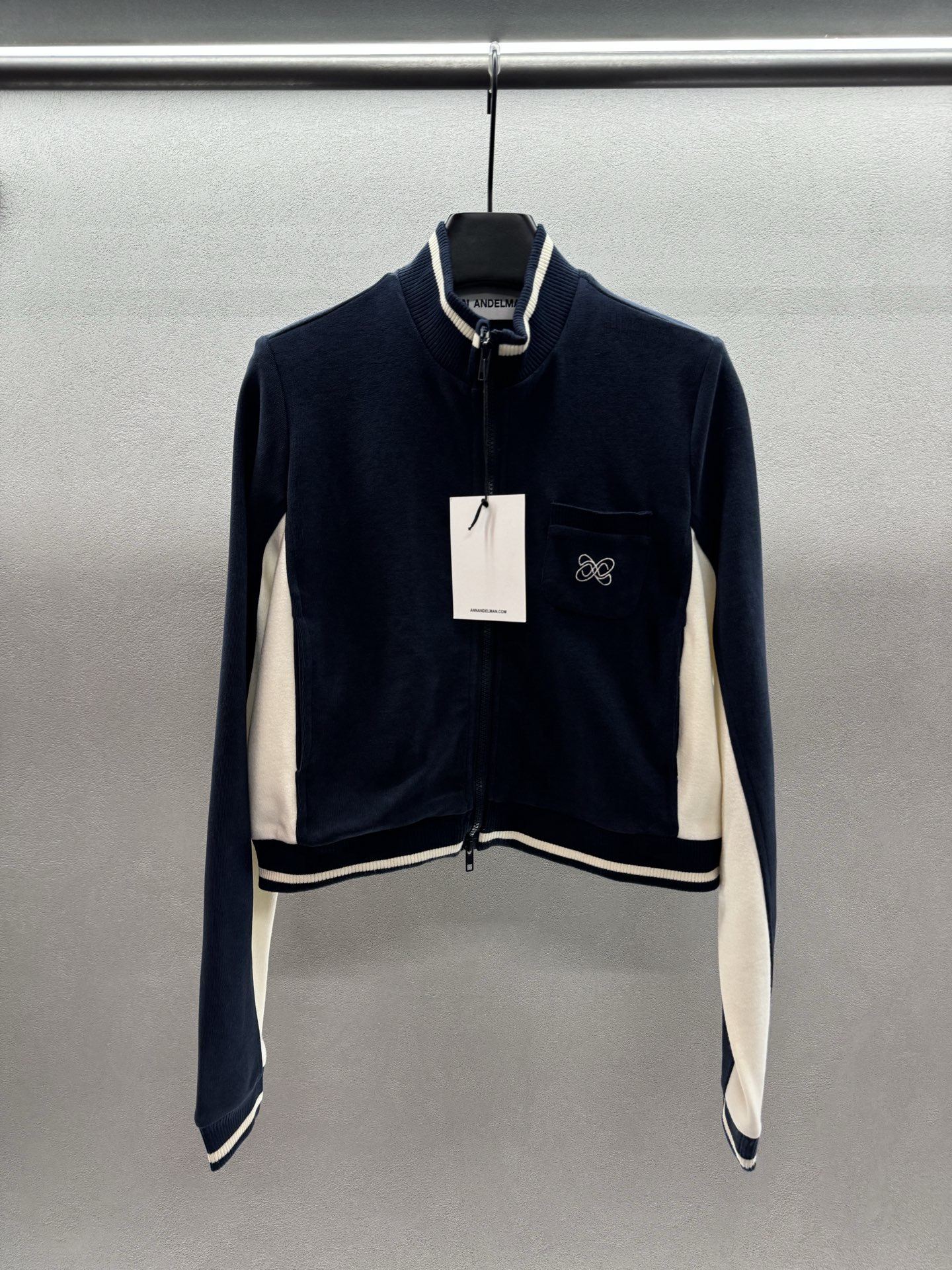 ￼ ❄️2025 Autumn and Winter❄️/套！Ann*撞色拼接休闲套装，立领拉链休闲外套