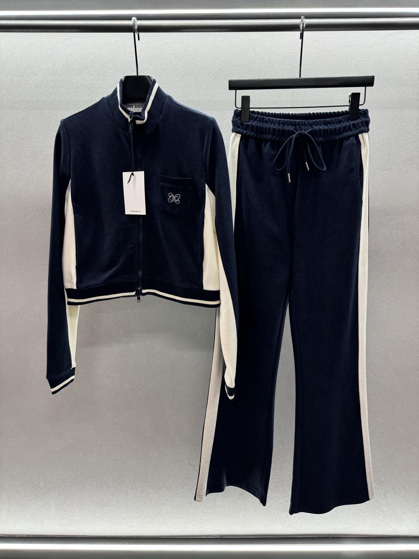 ￼ ❄️2025 Autumn and Winter❄️/套！Ann*撞色拼接休闲套装，立领拉链休闲外套