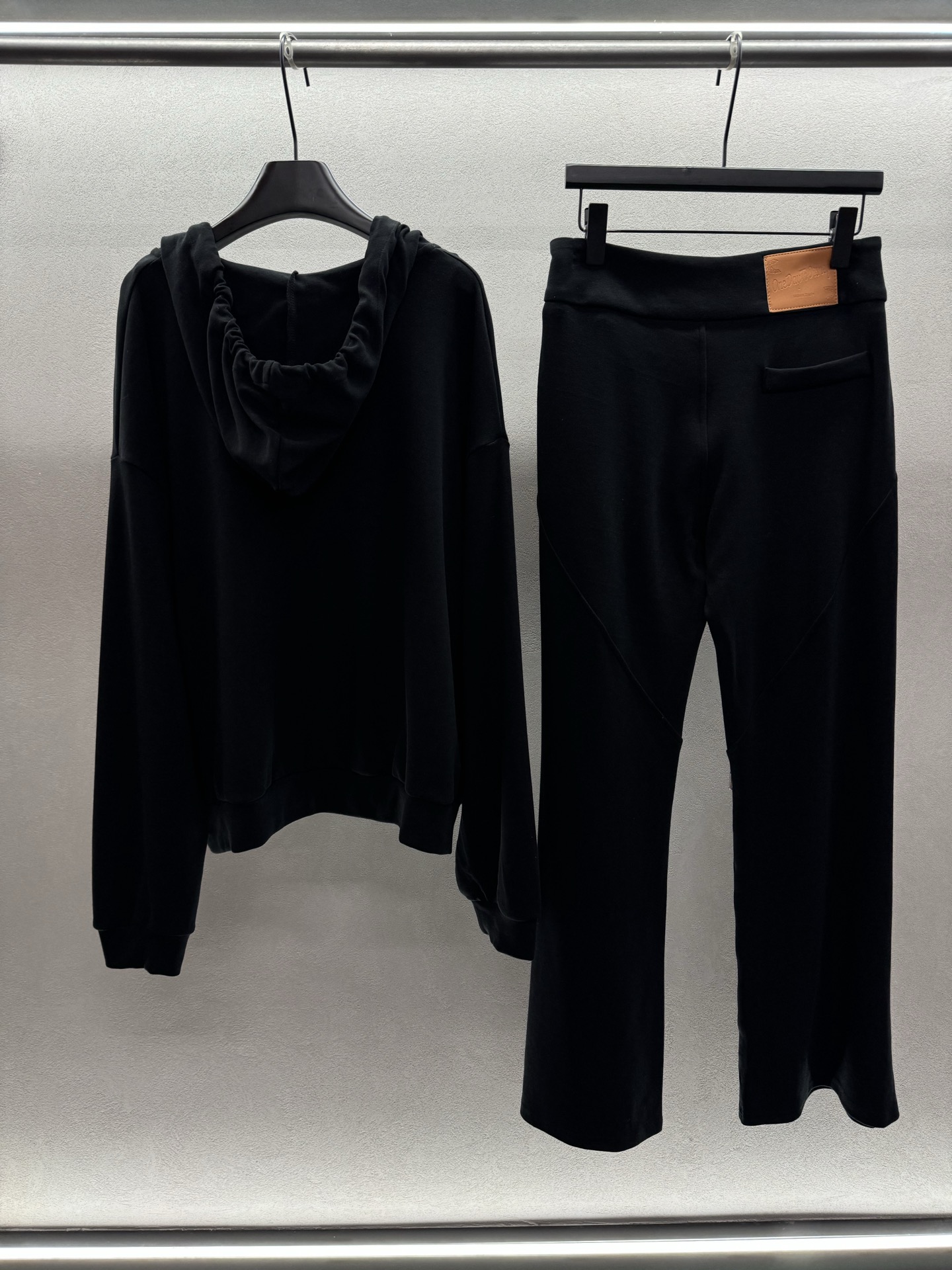 ￼ ❄️2025 Autumn and Winter❄️！ODT*，V领连帽卫衣套装，面料柔软舒适，V领