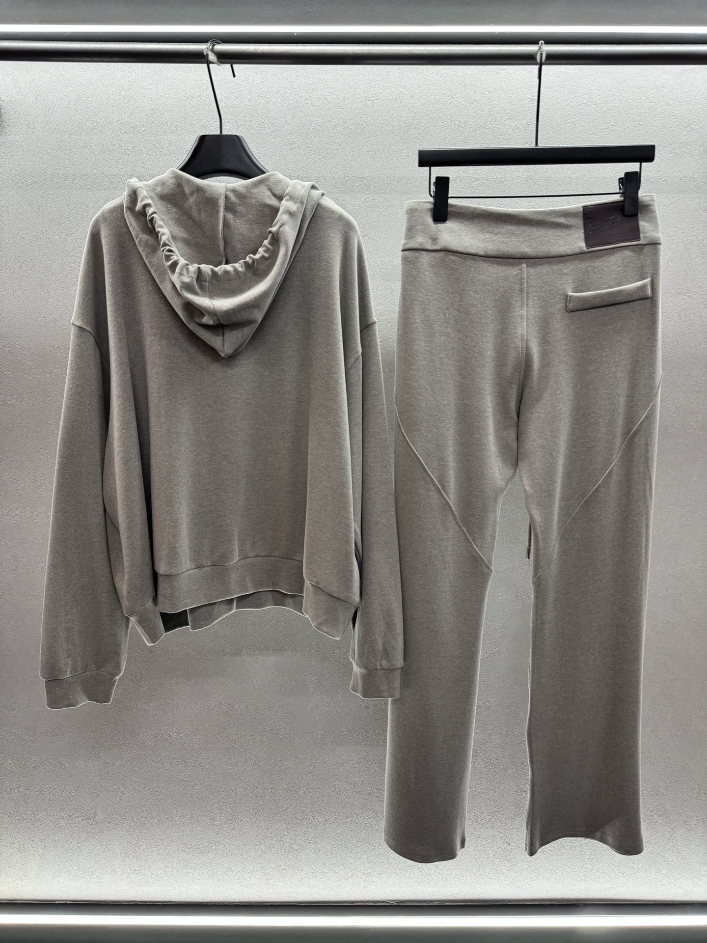 ￼ ❄️2025 Autumn and Winter❄️！ODT*，V领连帽卫衣套装，面料柔软舒适，V领