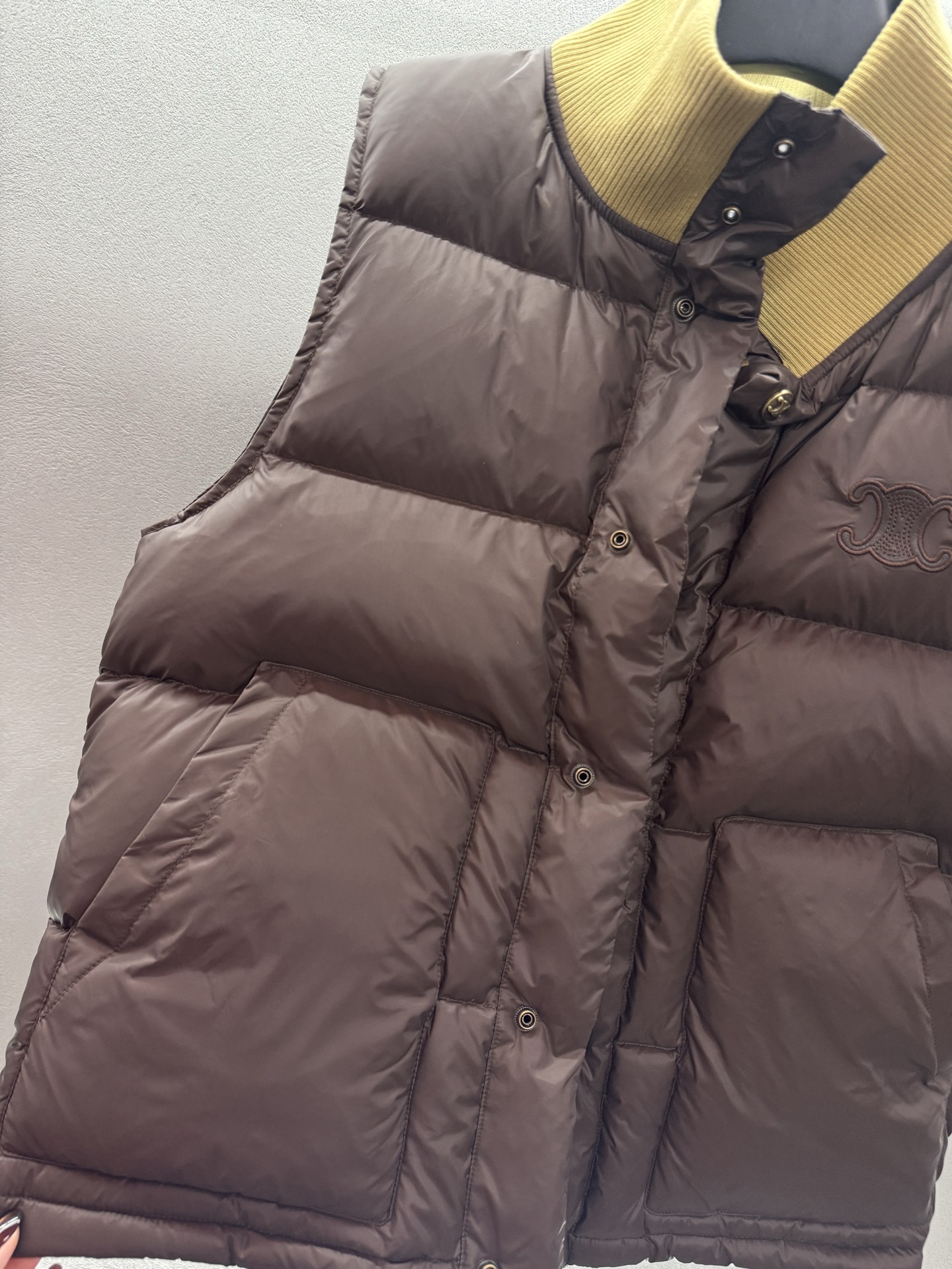 ￼ ❄️2025 Autumn and Winter❄️！Celin*，凯旋门logo，面包格纹羽绒马甲