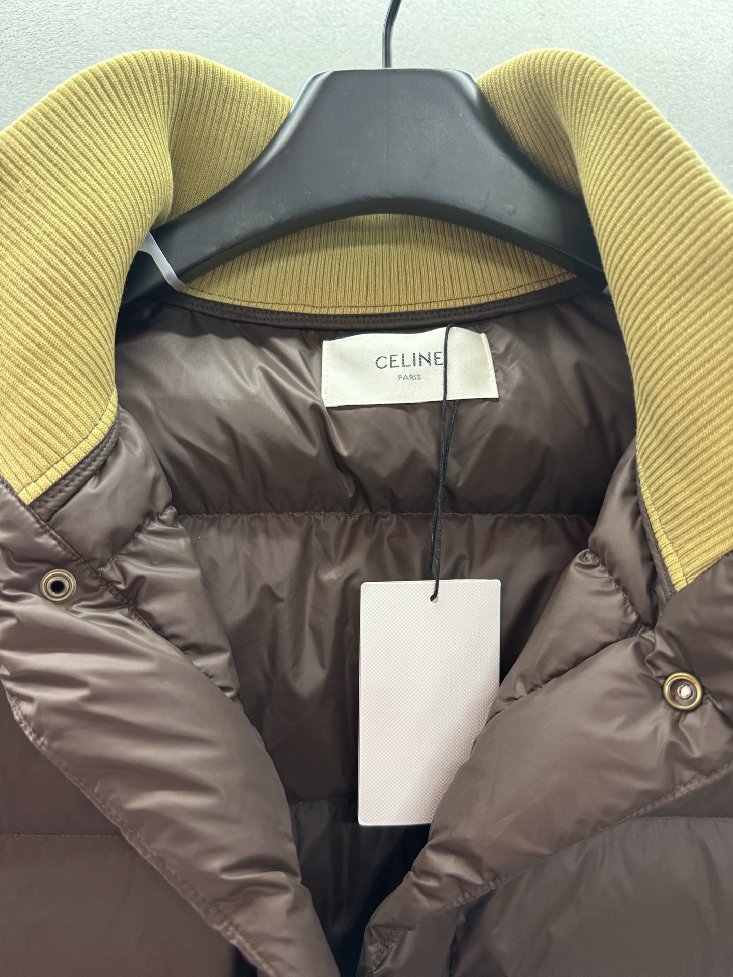 ￼ ❄️2025 Autumn and Winter❄️！Celin*，凯旋门logo，面包格纹羽绒马甲