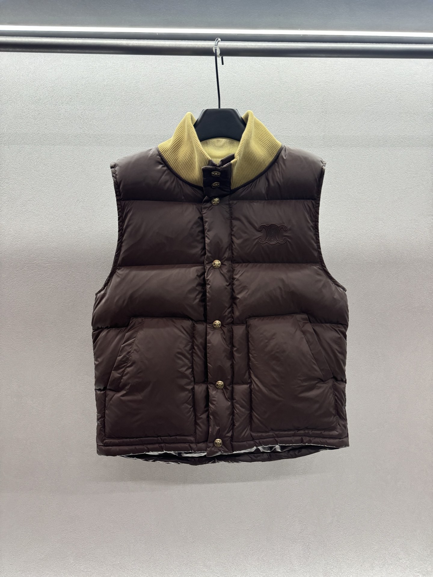 ￼ ❄️2025 Autumn and Winter❄️！Celin*，凯旋门logo，面包格纹羽绒马甲