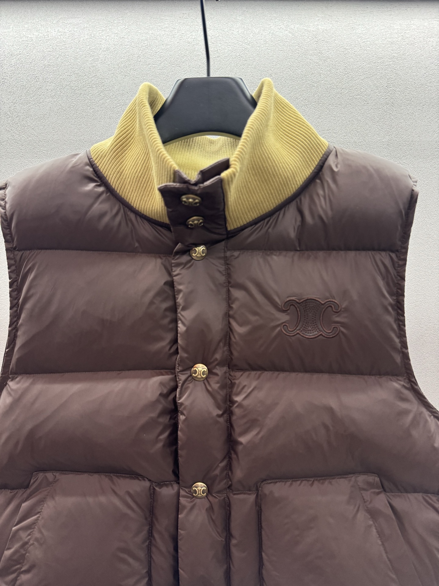 ￼ ❄️2025 Autumn and Winter❄️！Celin*，凯旋门logo，面包格纹羽绒马甲