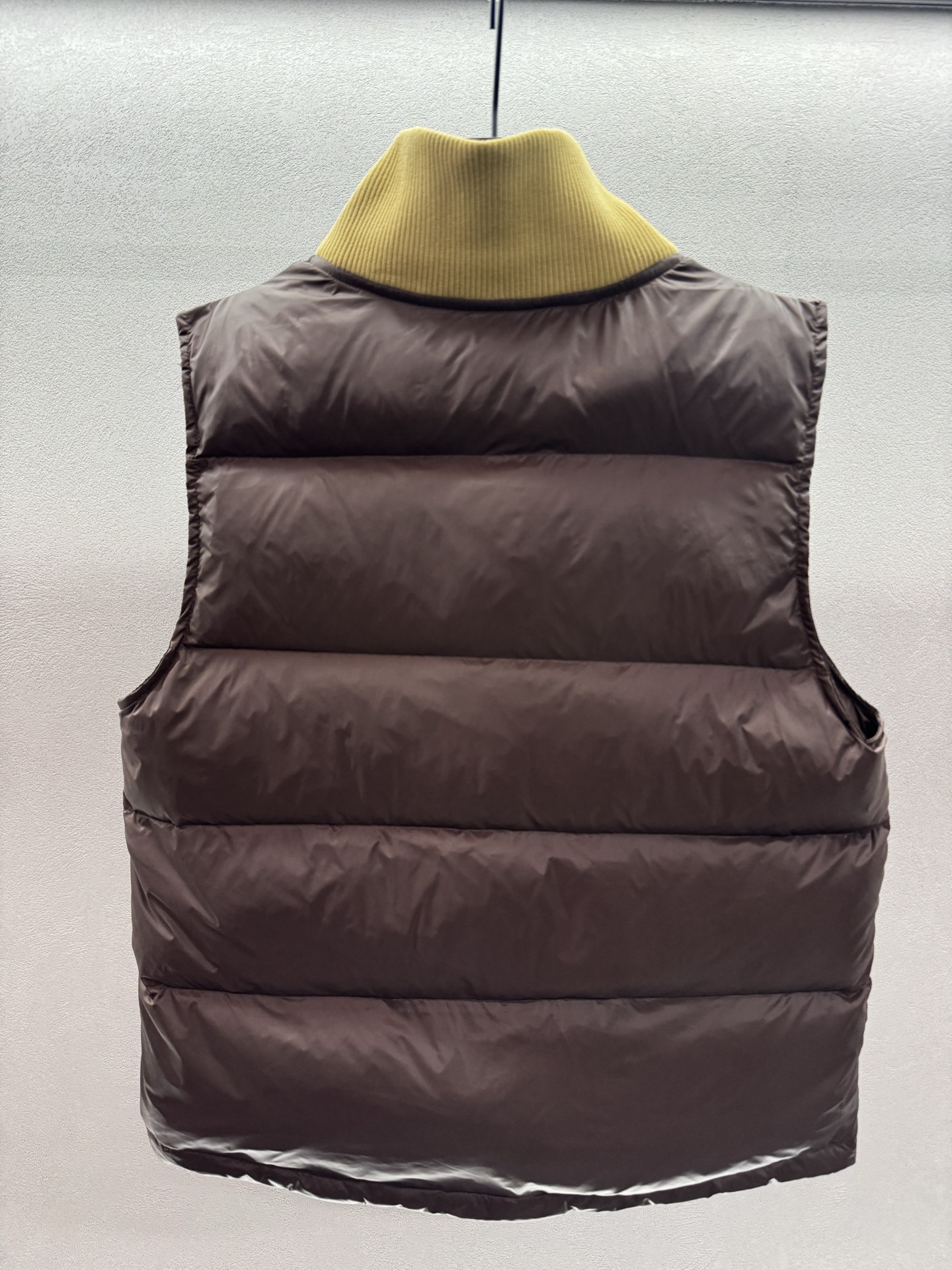 ￼ ❄️2025 Autumn and Winter❄️！Celin*，凯旋门logo，面包格纹羽绒马甲