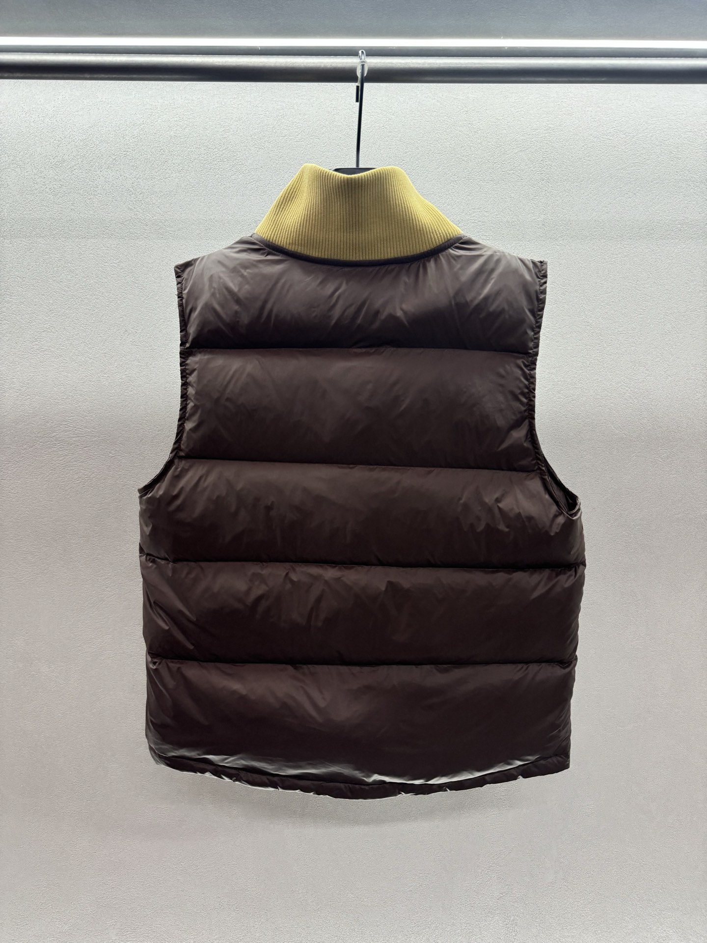 ￼ ❄️2025 Autumn and Winter❄️！Celin*，凯旋门logo，面包格纹羽绒马甲