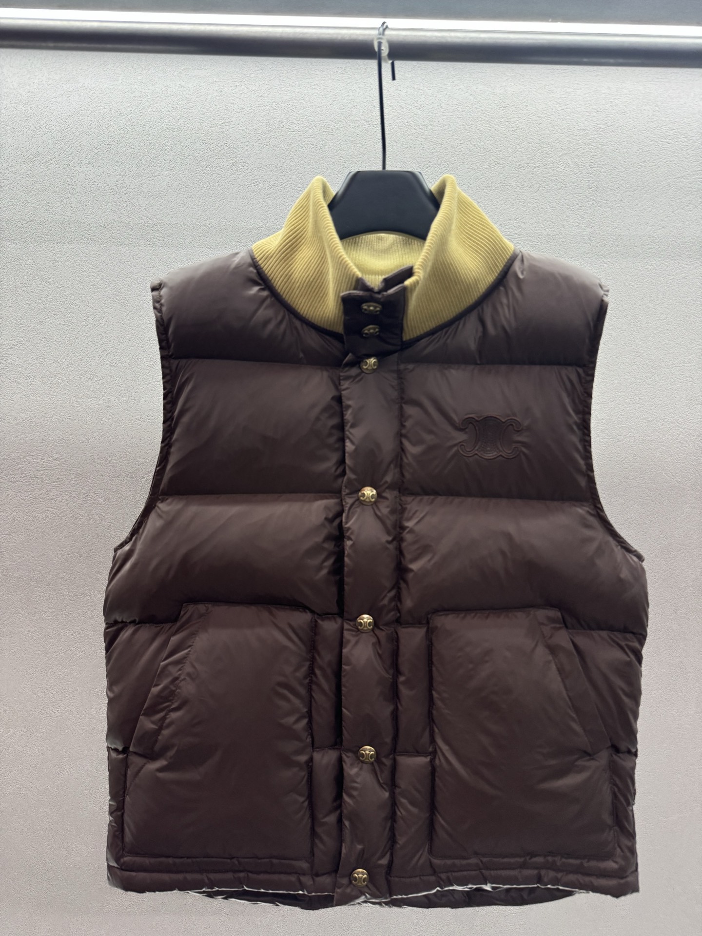 ￼ ❄️2025 Autumn and Winter❄️！Celin*，凯旋门logo，面包格纹羽绒马甲