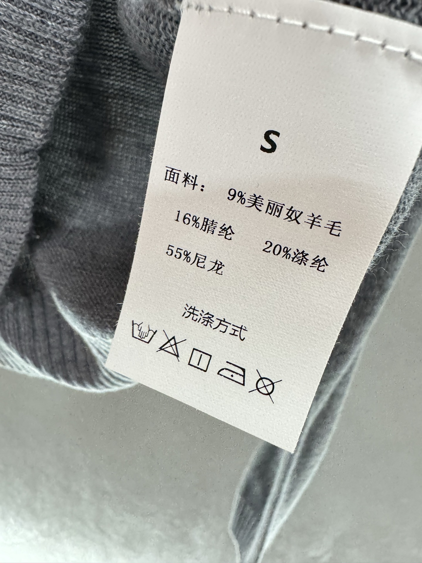 ￼ ❄️2025 Autumn and Winter❄️！RARELY ALI*KE，撞色开衫！非常有层