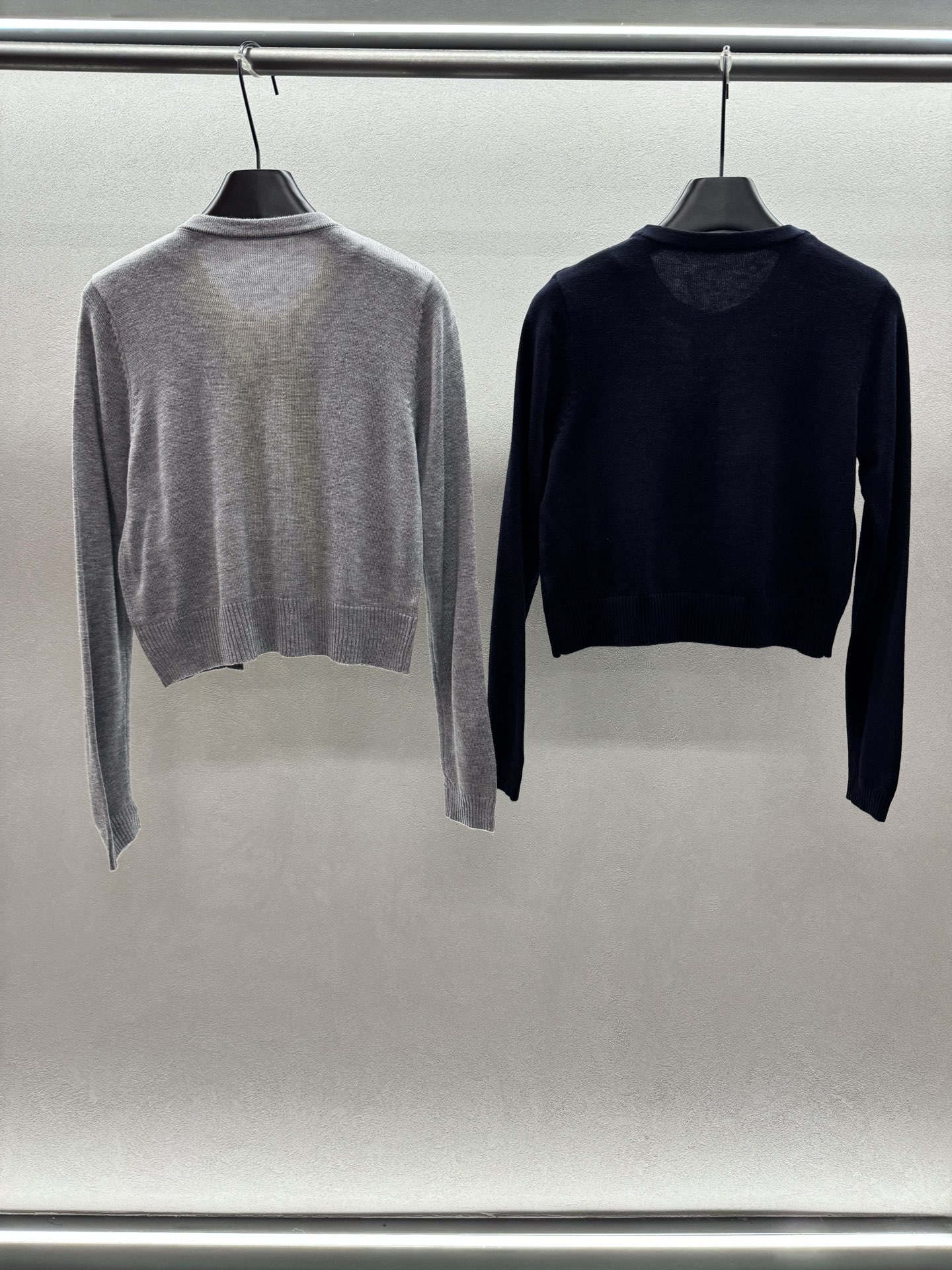 ￼ ❄️2025 Autumn and Winter❄️！RARELY ALI*KE，撞色开衫！非常有层