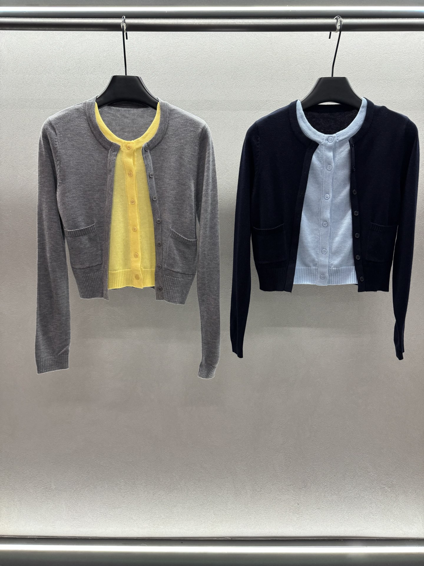 ￼ ❄️2025 Autumn and Winter❄️！RARELY ALI*KE，撞色开衫！非常有层