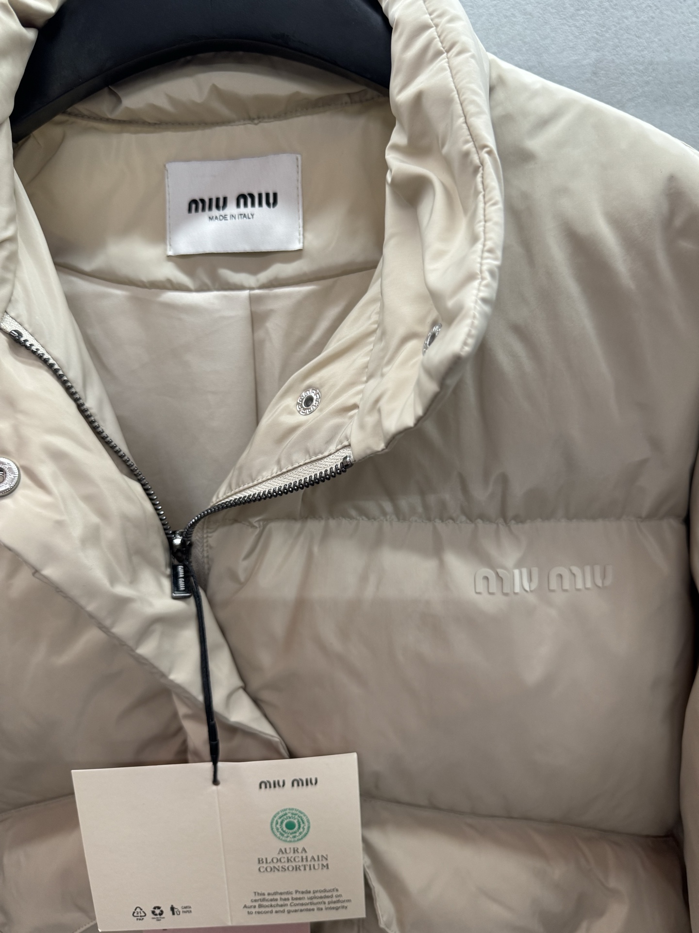 ￼ ❄️2025 Autumn and Winter❄️！MiuMi*，小立领设计短款面包羽绒服面包服塑