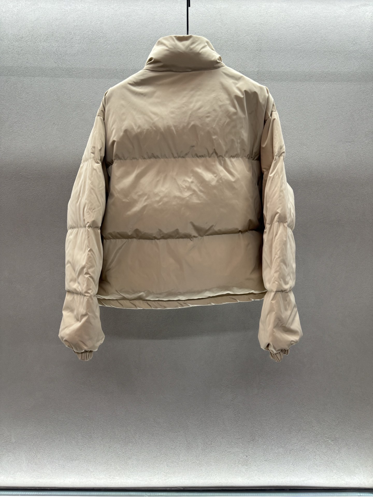 ￼ ❄️2025 Autumn and Winter❄️！MiuMi*，小立领设计短款面包羽绒服面包服塑