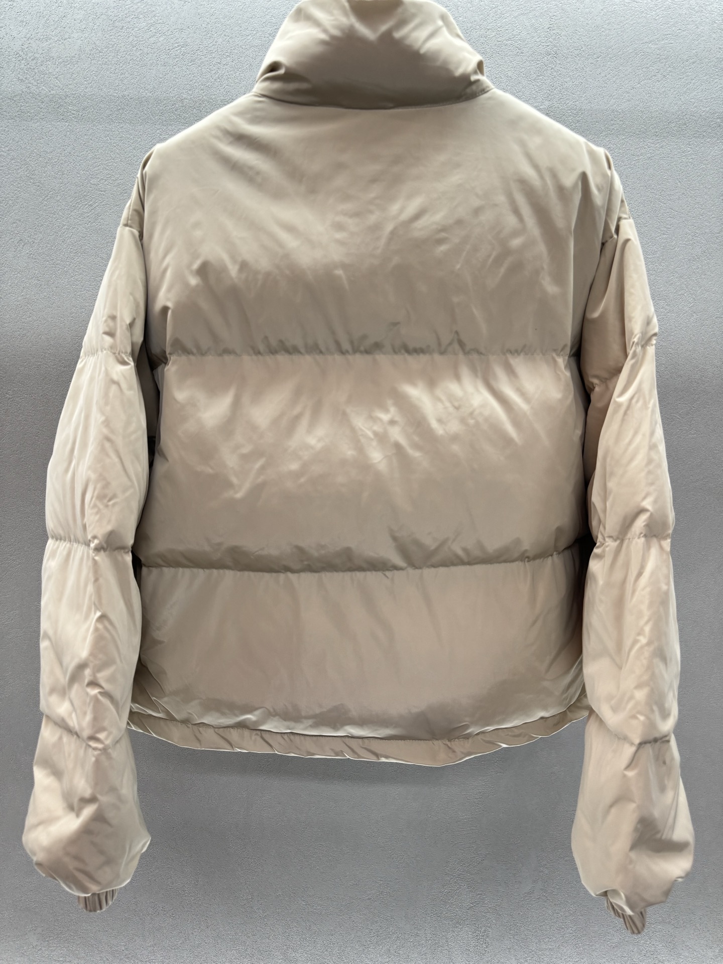 ￼ ❄️2025 Autumn and Winter❄️！MiuMi*，小立领设计短款面包羽绒服面包服塑