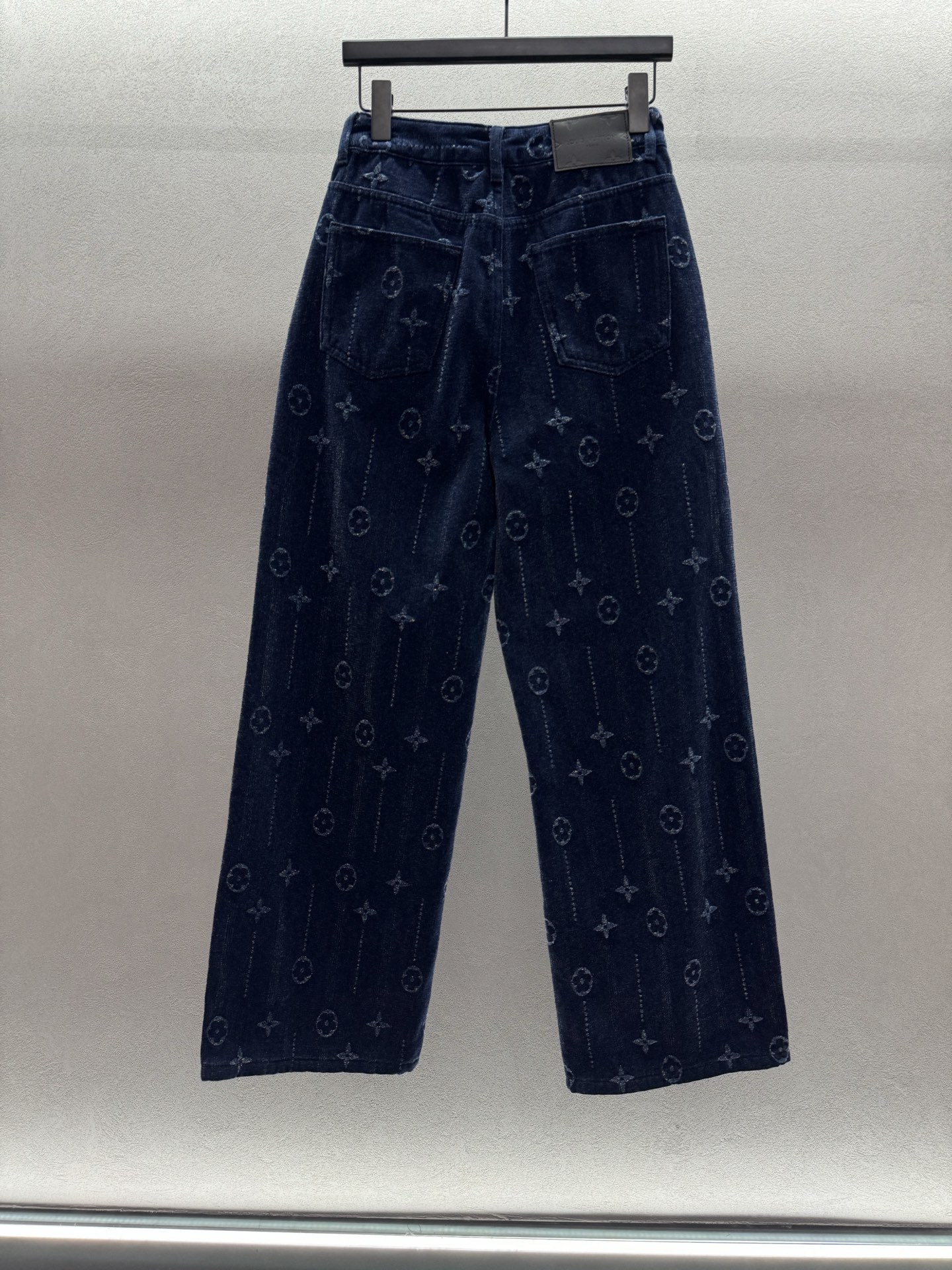 ￼ ❄️2025 Autumn and Winter❄️！1V，烧花老花牛仔长裤，进口洗水面料，柔软舒适