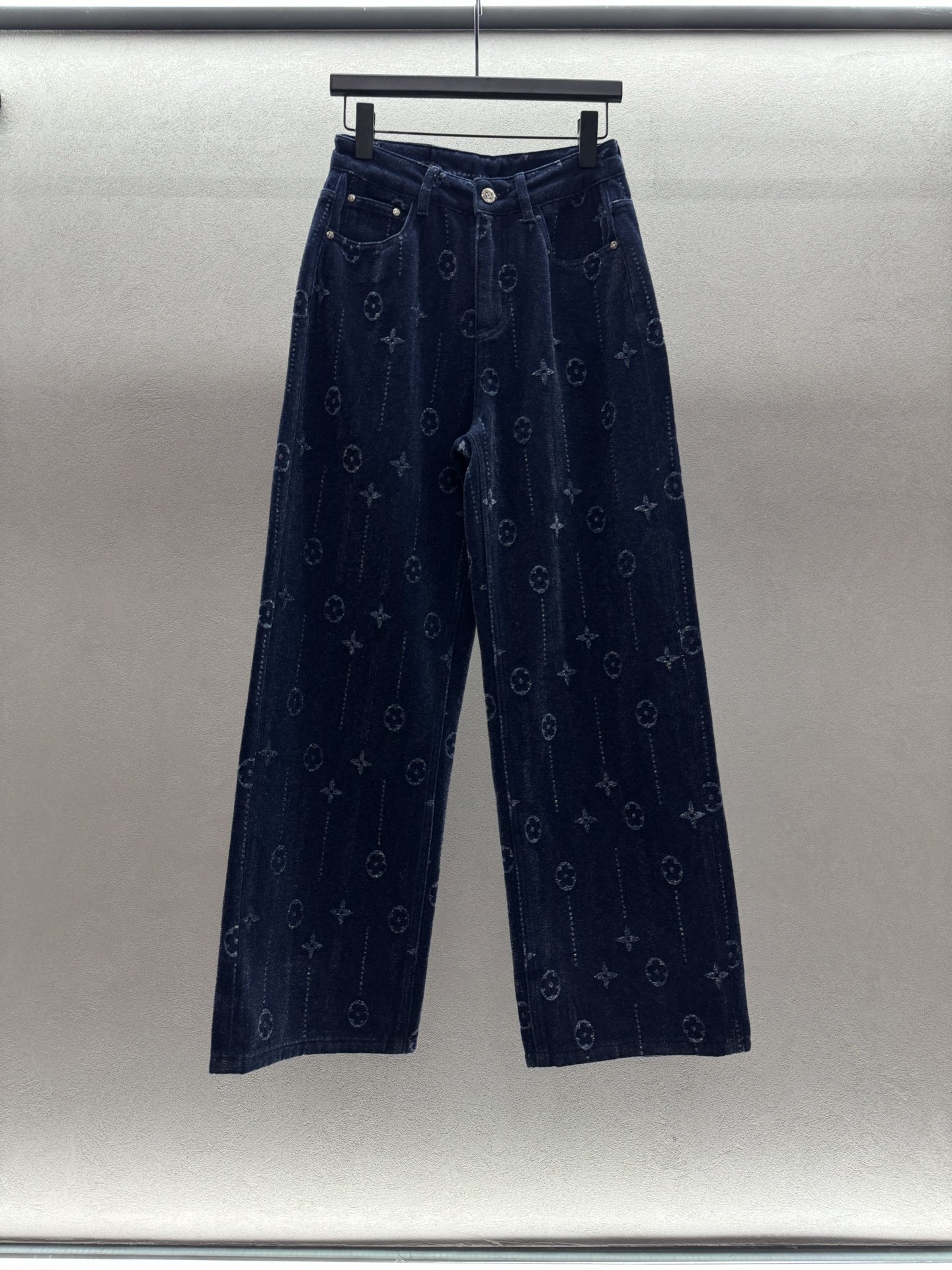 ￼ ❄️2025 Autumn and Winter❄️！1V，烧花老花牛仔长裤，进口洗水面料，柔软舒适