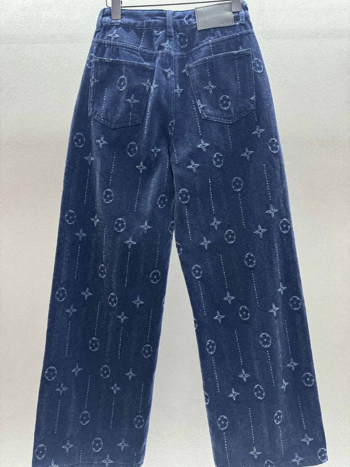 ￼ ❄️2025 Autumn and Winter❄️！1V，烧花老花牛仔长裤，进口洗水面料，柔软舒适