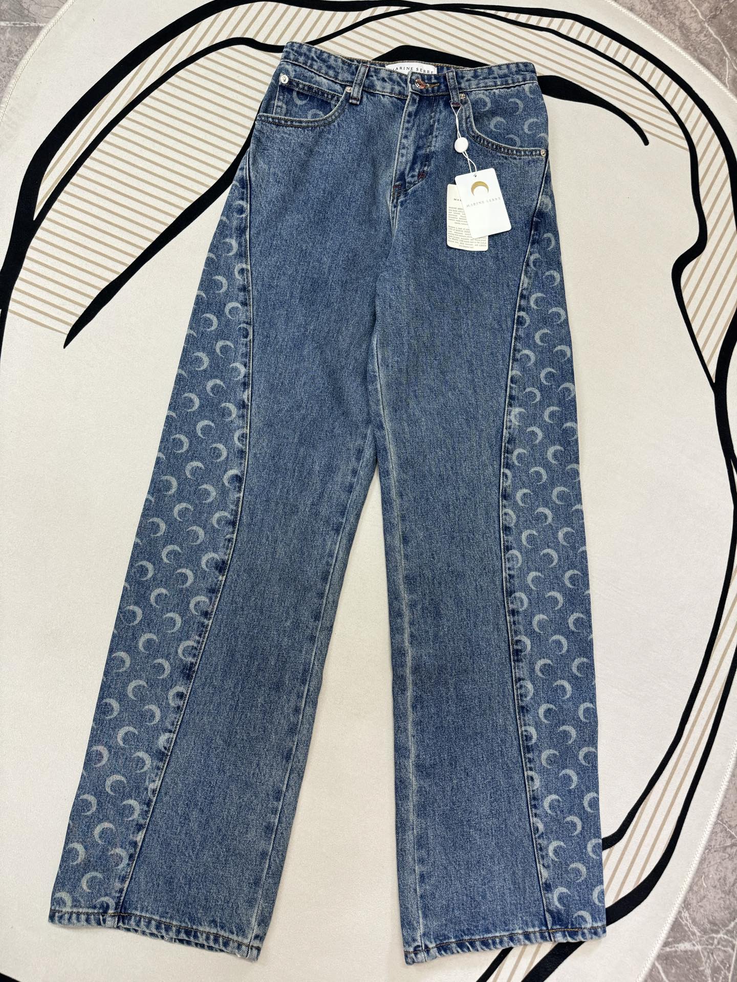 NO:639317,2025 Autumn and Winter!  marine serre*, small moon logo straight trousers, customized original denim fabric, soft and comfortable upper body, high waist design, straight fit, a very stylish pair of denim trousers!  Three yards!  ,women's clothing,alexander wang198609092025 Autumn and Winter ！marine serre*, 小月亮logo直筒长裤,定制原版牛仔面料, 上身柔软舒适,高腰设计,直筒版型, 非常有调性的一条牛仔长裤！ 三码！,女装,alexander wang,Women's clothing