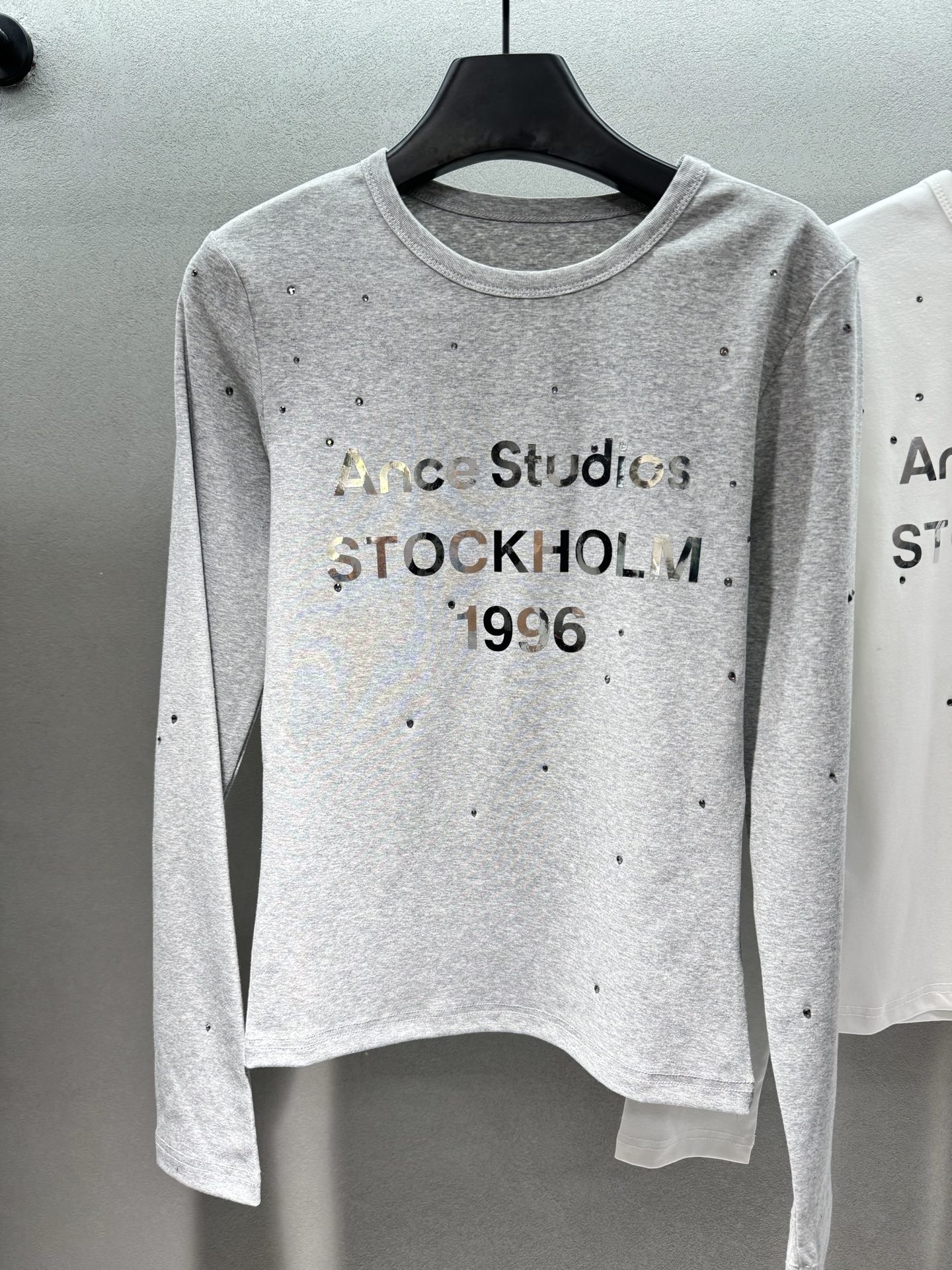 ￼ 🌾2026 SPring&Summer 🔥！acn*，1996烫钻修身T恤，质感舒适 弹力好穿，烫钻