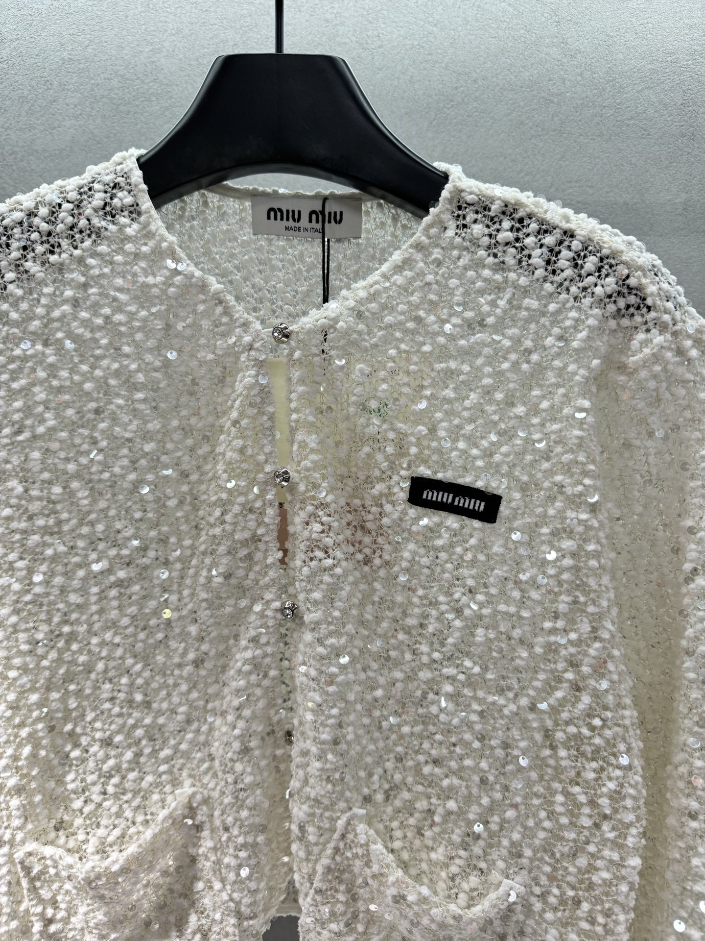 ￼ 🌾2026 SPring&Summer 🔥！MiuMi*亮片短款开衫，甜酷千金风的核心单品，短款廓形