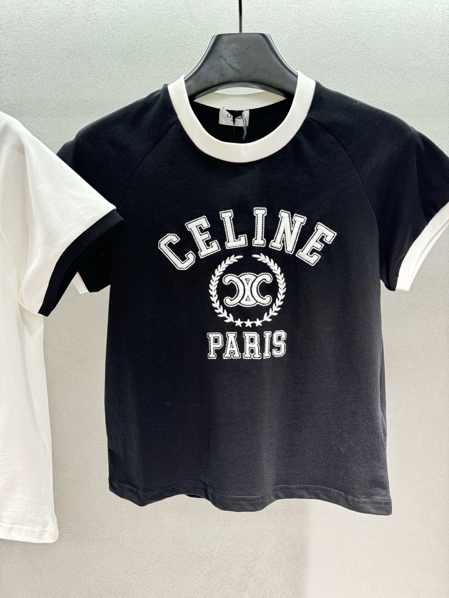 ￼ 🌾2026 SPring&Summer 🔥！CELI*NE经典学院风撞边短袖T恤，品牌标志性的复古休