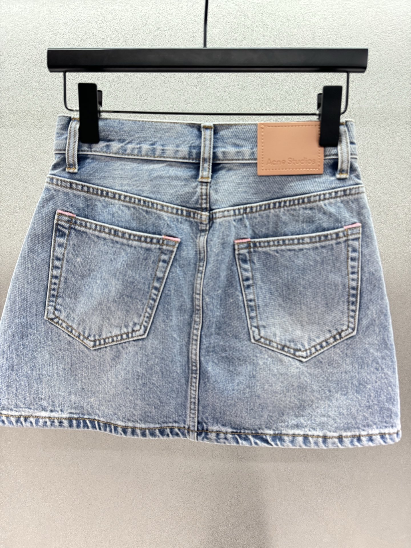 ￼ 🌾2026 SPring&Summer 🔥 ！Acne Stu*dios，高腰A字牛仔迷你短裙，采用