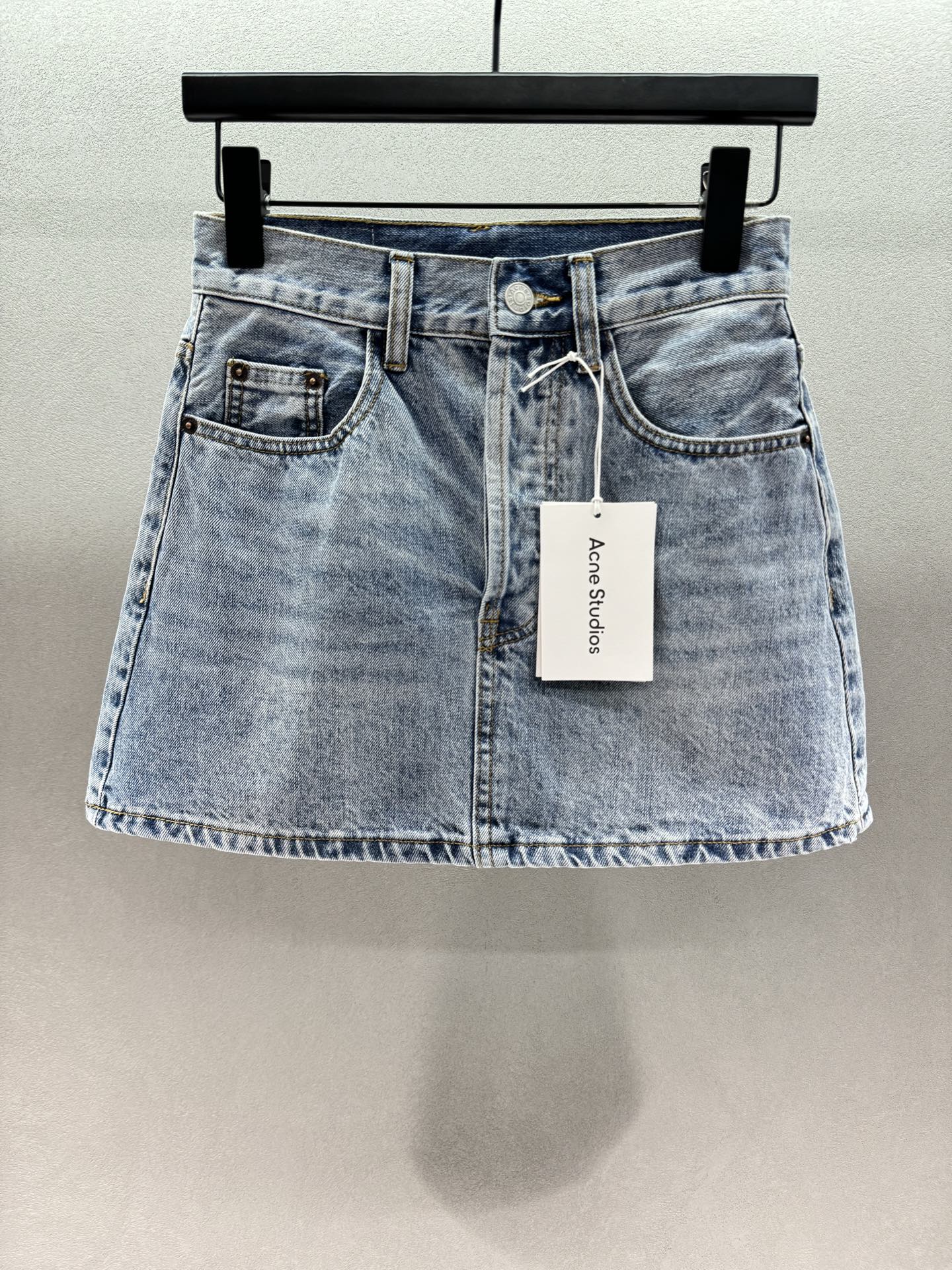 ￼ 🌾2026 SPring&Summer 🔥 ！Acne Stu*dios，高腰A字牛仔迷你短裙，采用