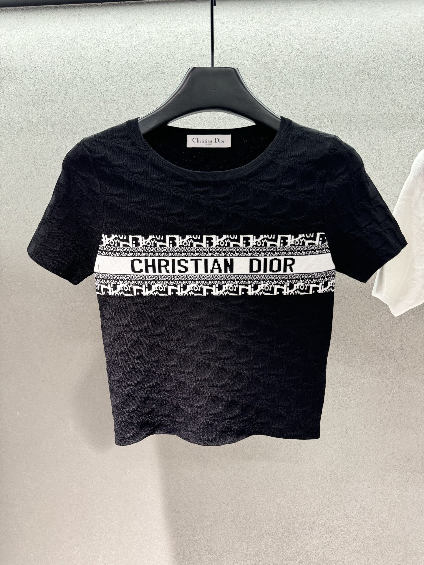 ￼ 🌾2026 SPring&Summer 🔥！Dio*r 提花短袖针织衫，经典的老花系列单品，衣身采用