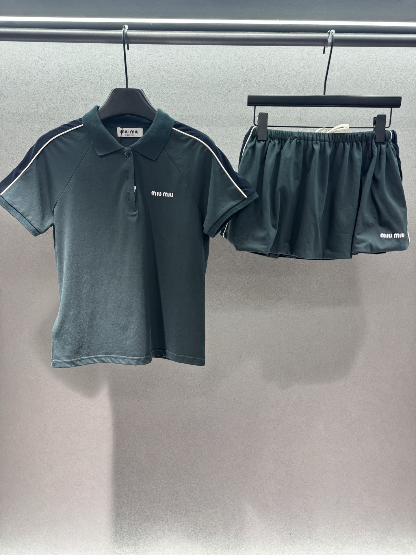 ￼ 🌾2026 SPring&Summer 🔥/套！MiuMi*， 运动风Polo短裙套装，绿色Polo