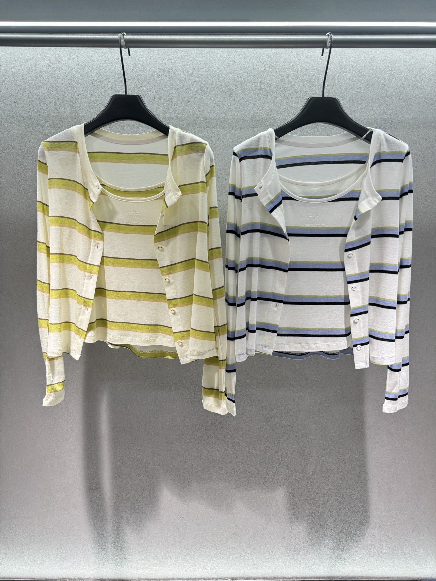￼ 🌾2026 SPring&Summer 🔥 /套！条纹针织套装，配色干净利落，没有多余的装饰，全靠面