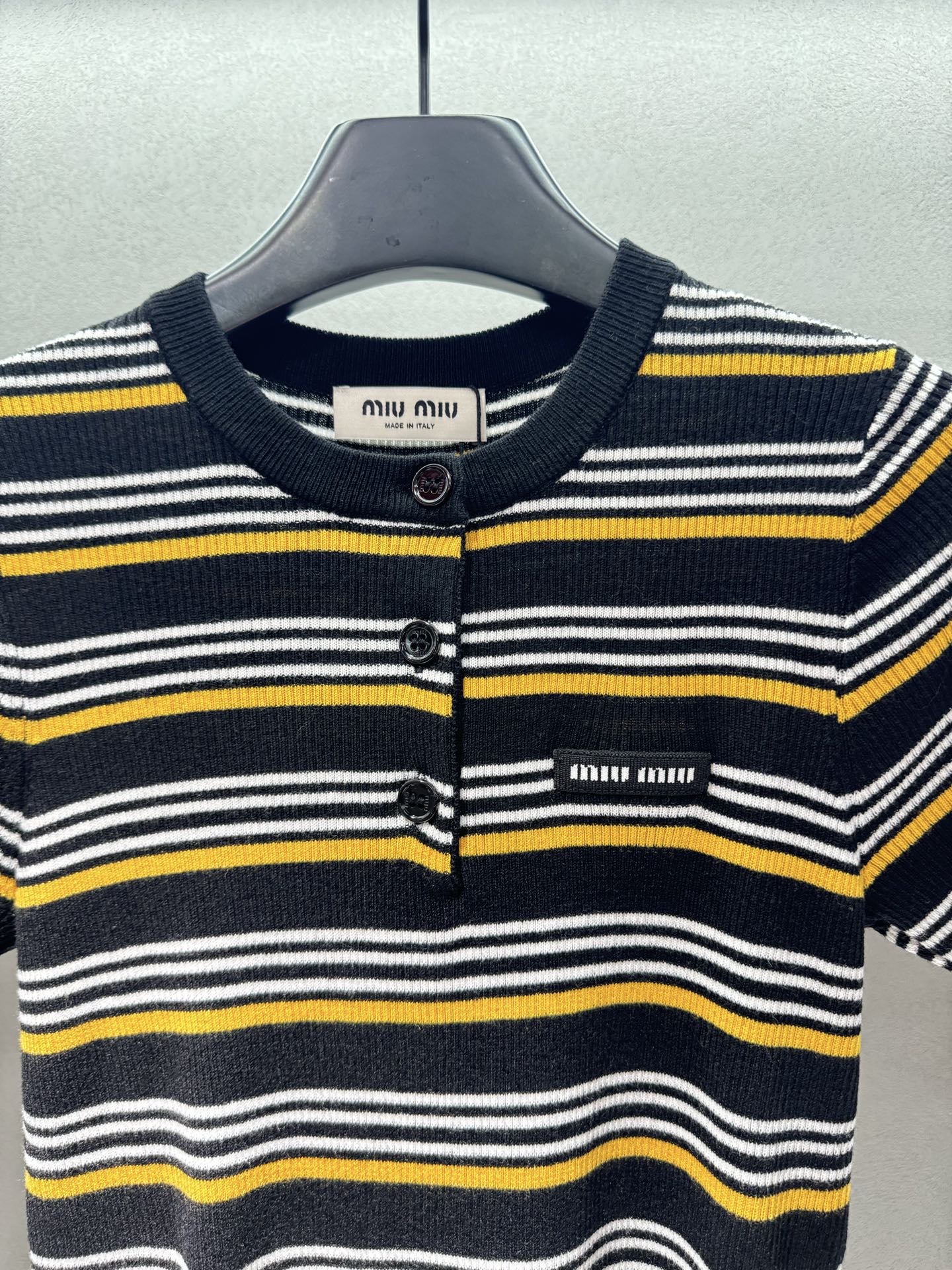 ￼ 🌾2026 SPring&Summer 🔥！Miu Mi*u，条纹短袖针织，撞色条纹+短款设计，甜酷