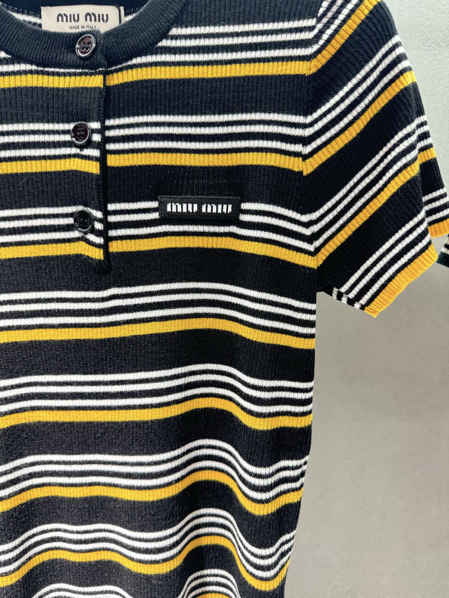 ￼ 🌾2026 SPring&Summer 🔥！Miu Mi*u，条纹短袖针织，撞色条纹+短款设计，甜酷