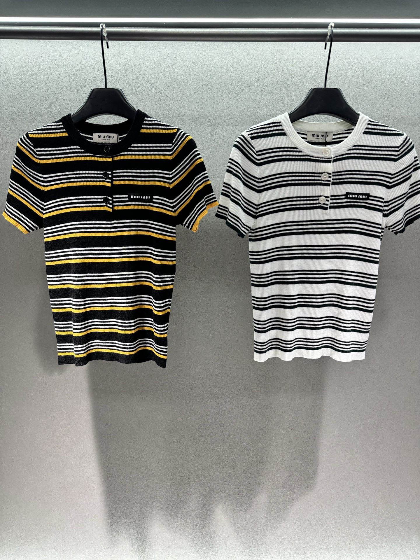 ￼ 🌾2026 SPring&Summer 🔥！Miu Mi*u，条纹短袖针织，撞色条纹+短款设计，甜酷
