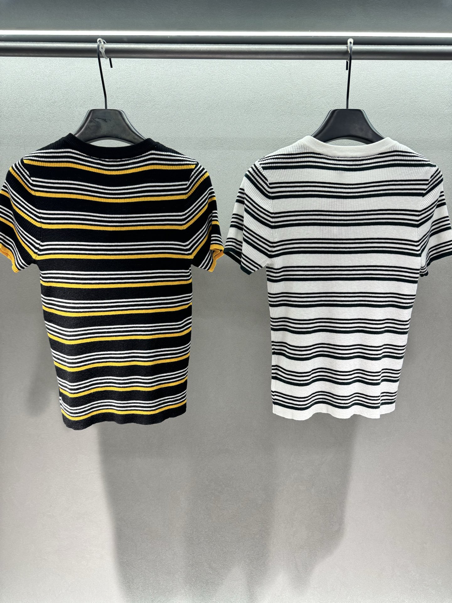 ￼ 🌾2026 SPring&Summer 🔥！Miu Mi*u，条纹短袖针织，撞色条纹+短款设计，甜酷