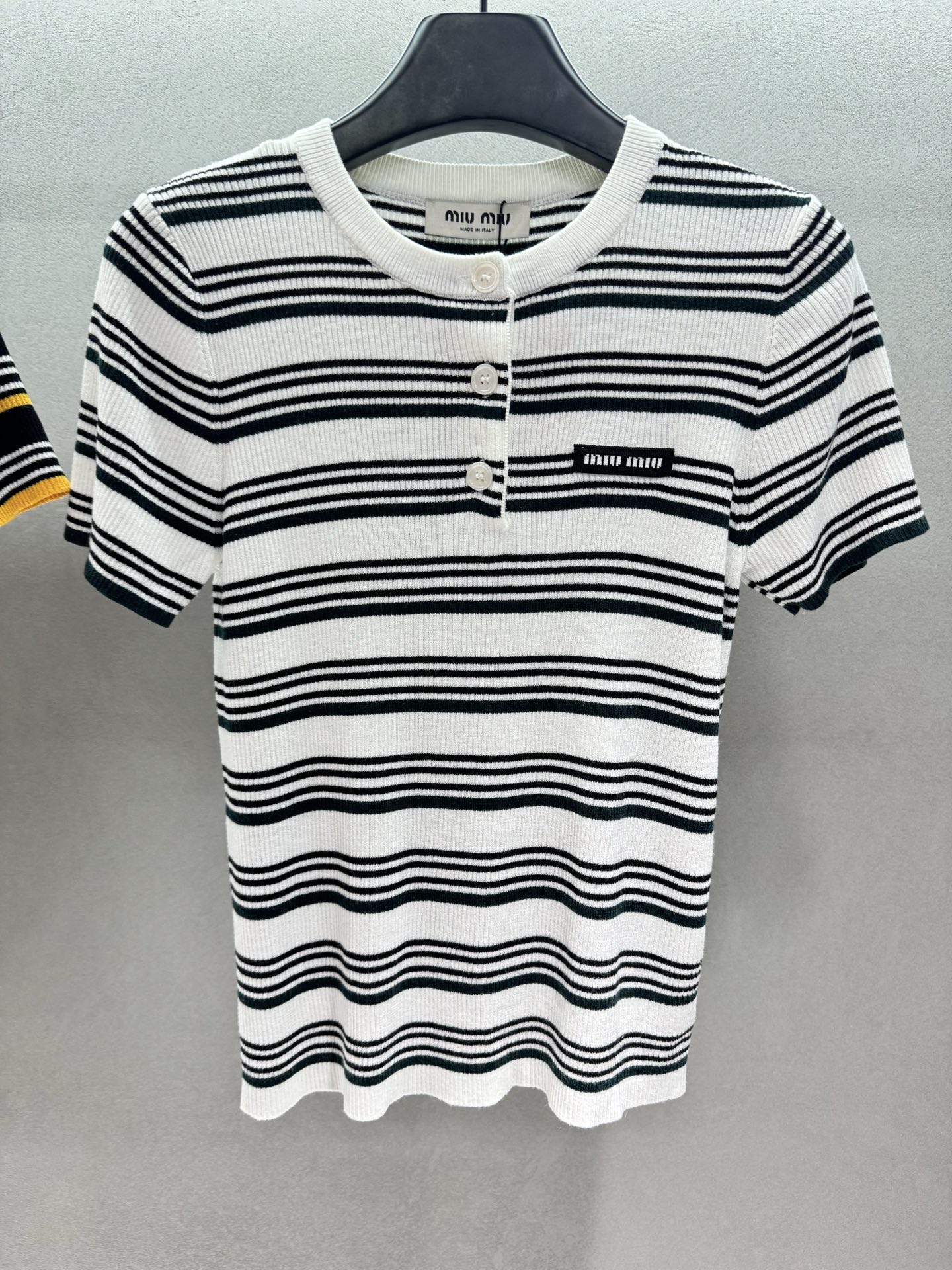 ￼ 🌾2026 SPring&Summer 🔥！Miu Mi*u，条纹短袖针织，撞色条纹+短款设计，甜酷