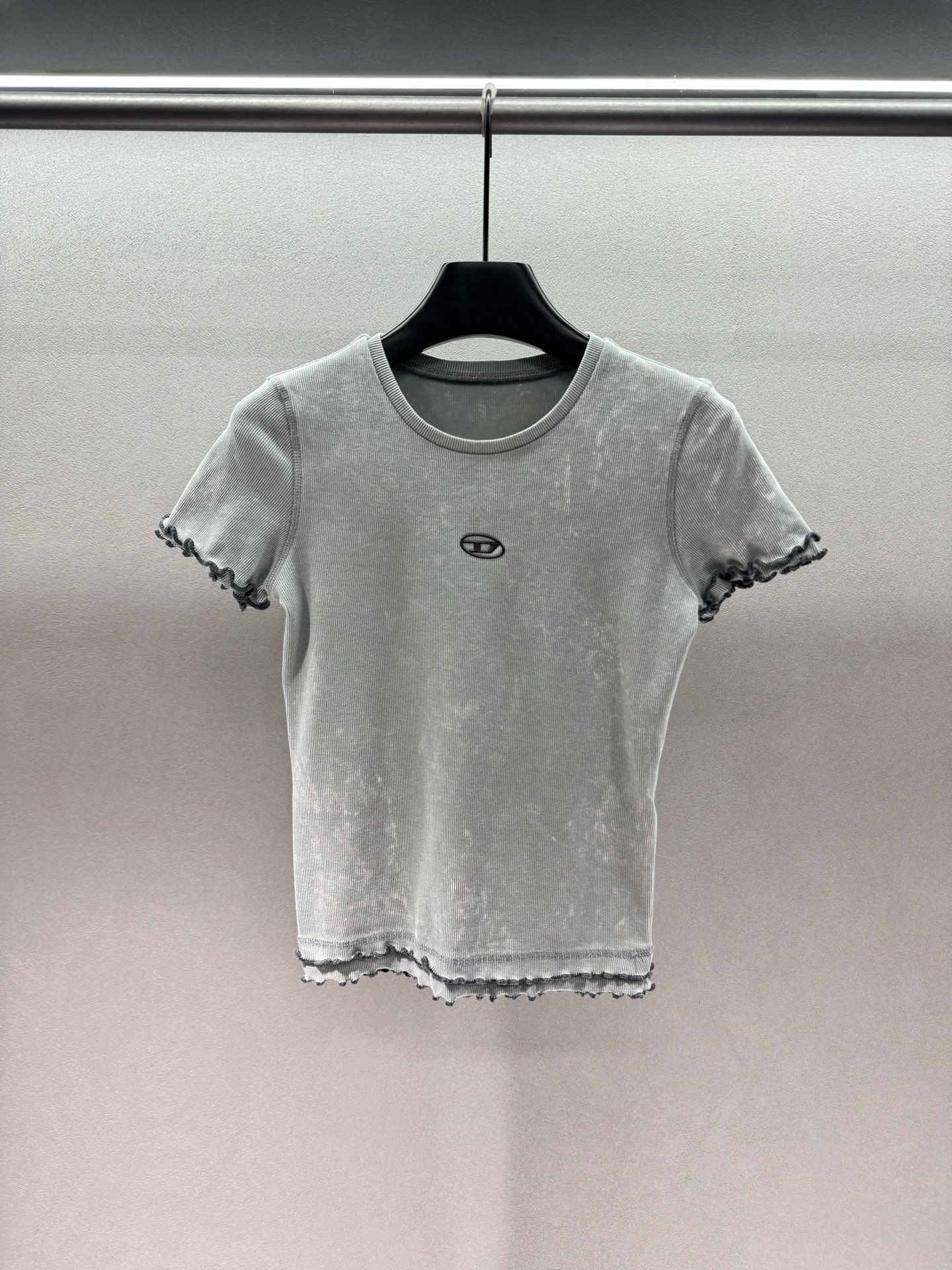 ￼ 🌾2026 SPring&Summer 🔥！Dies*el风做旧短T，甜酷感直接焊在身上，炒色做旧灰